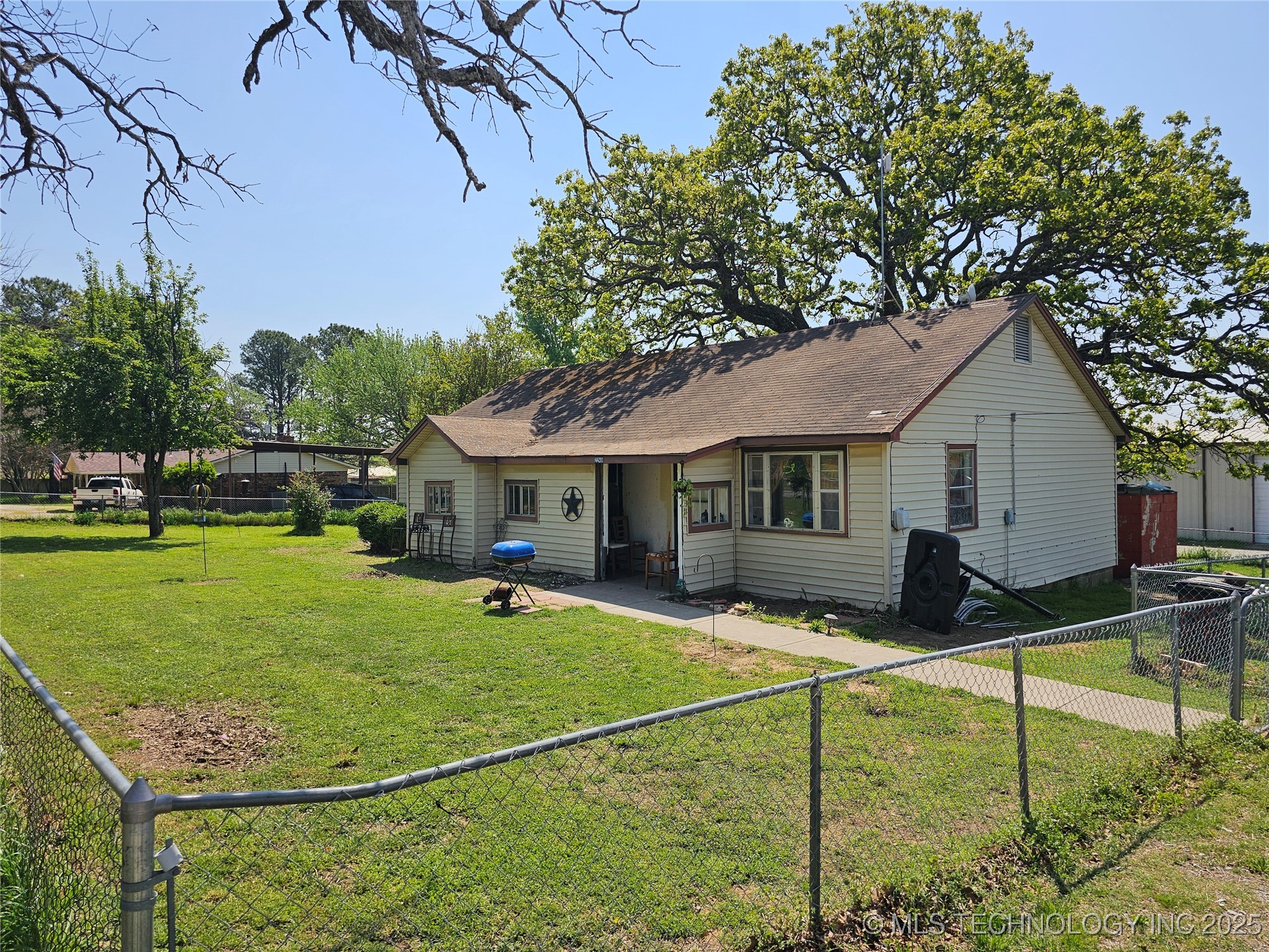 2247 W Mockingbird Property Photo 32