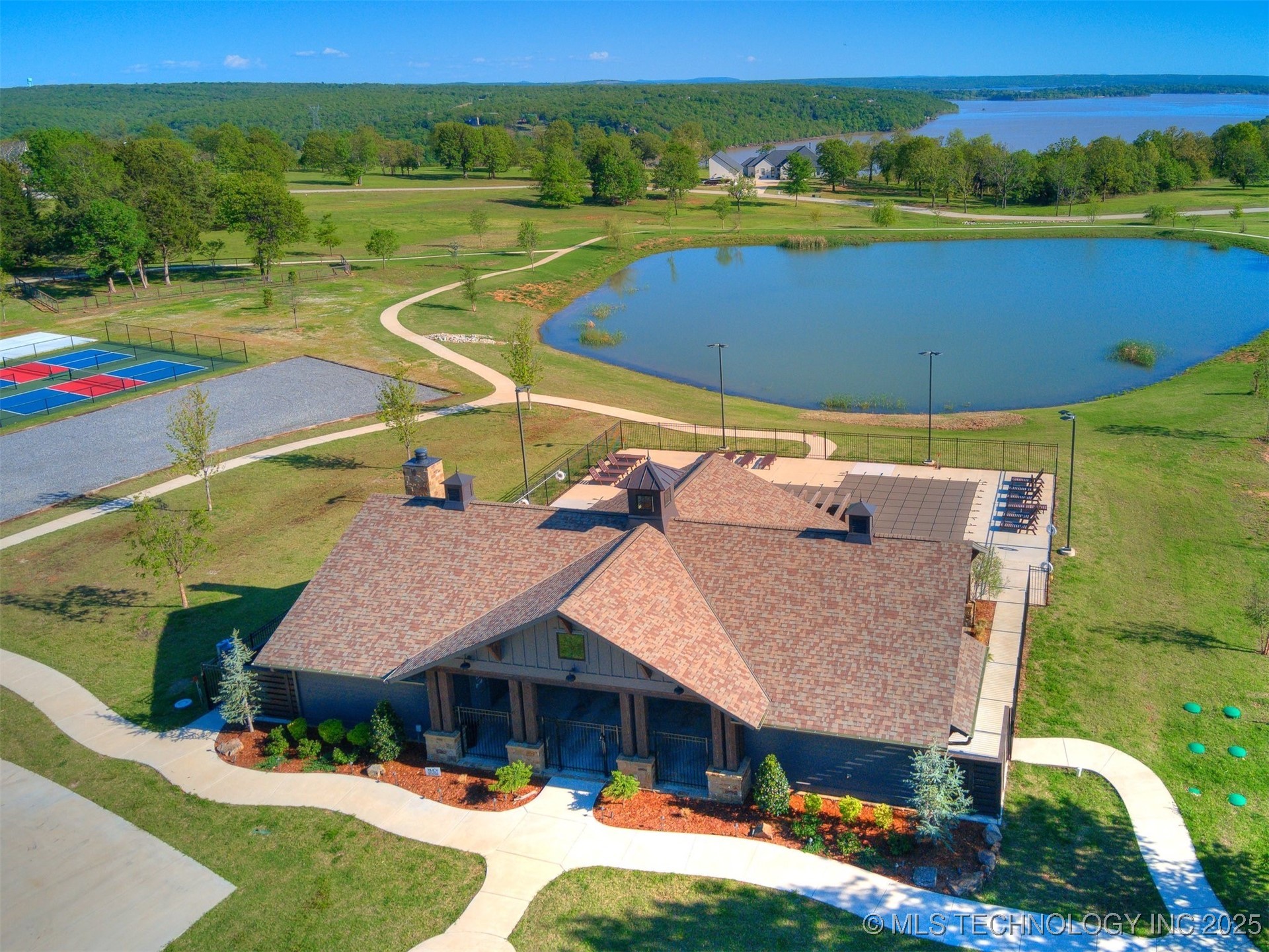 228 Patriot Pointe Property Photo 18