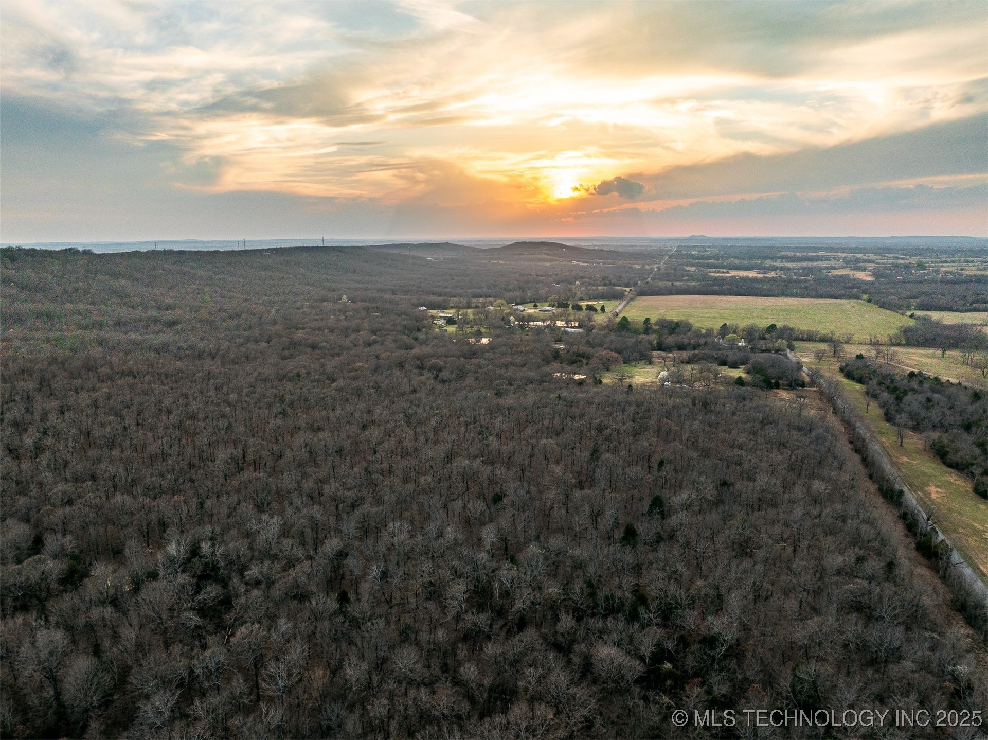 1 E Davis Field Road Property Photo 2