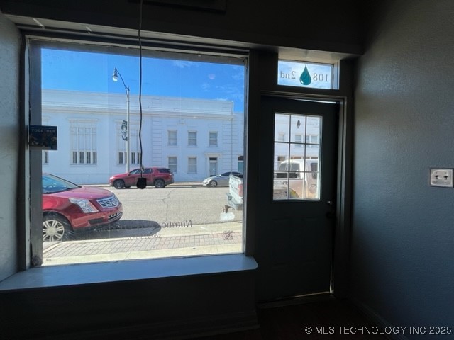 108 N 2nd Property Photo 2