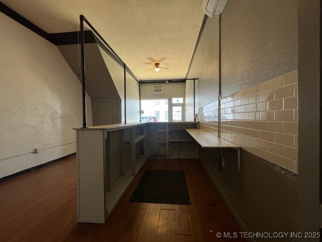 108 N 2nd Property Photo 5