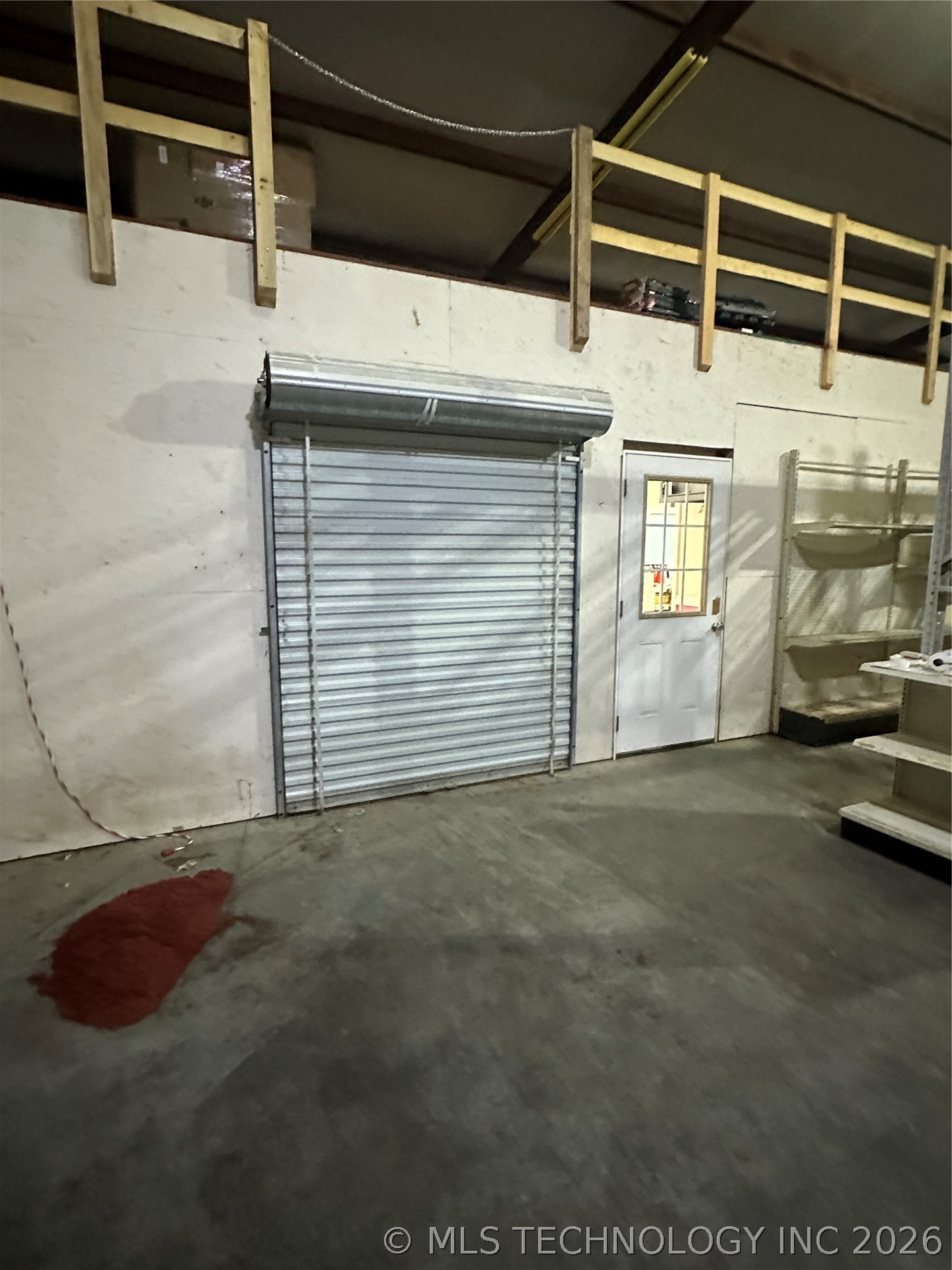 910 W 1st Street Property Photo 6