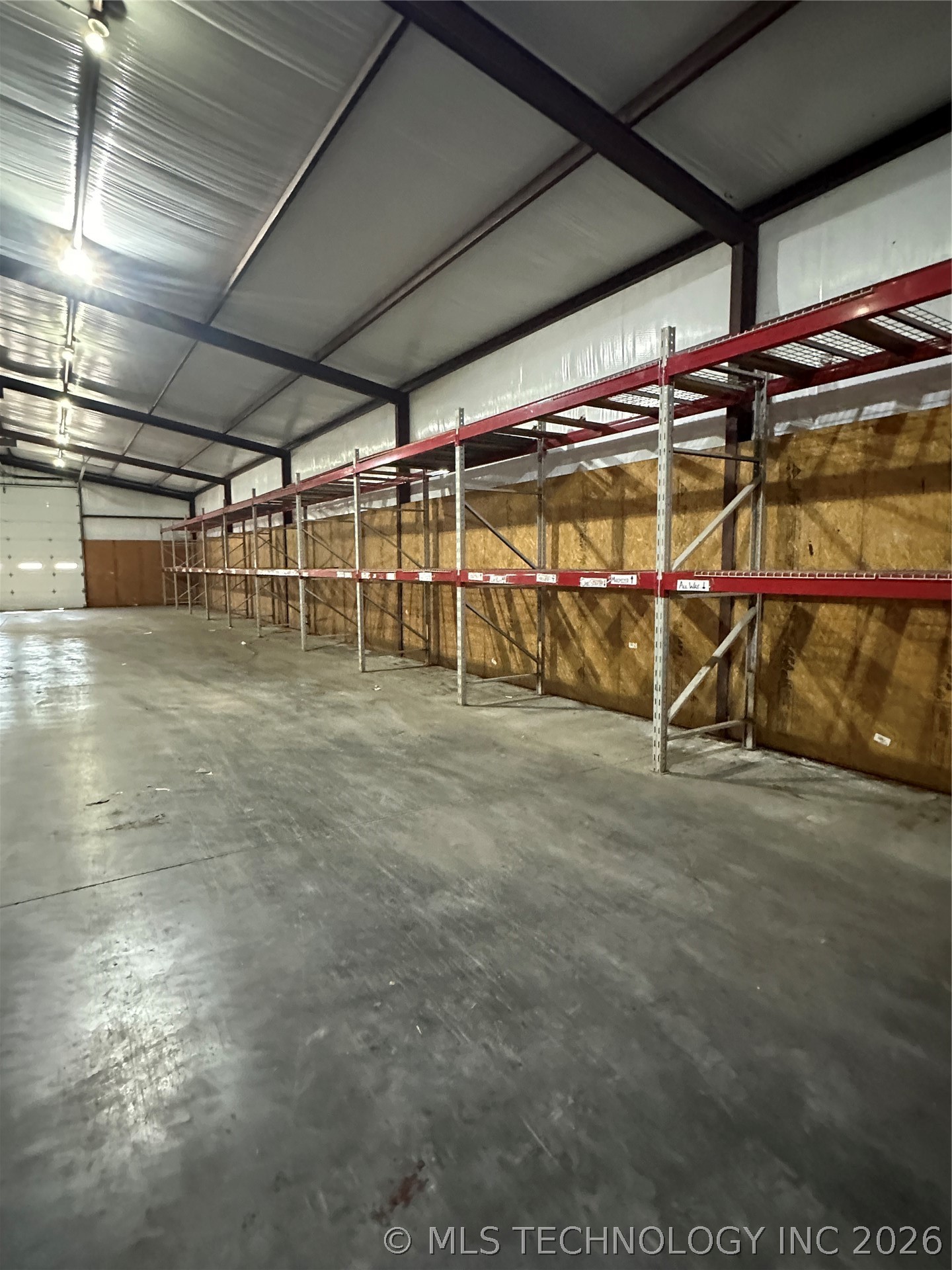 910 W 1st Street Property Photo 7