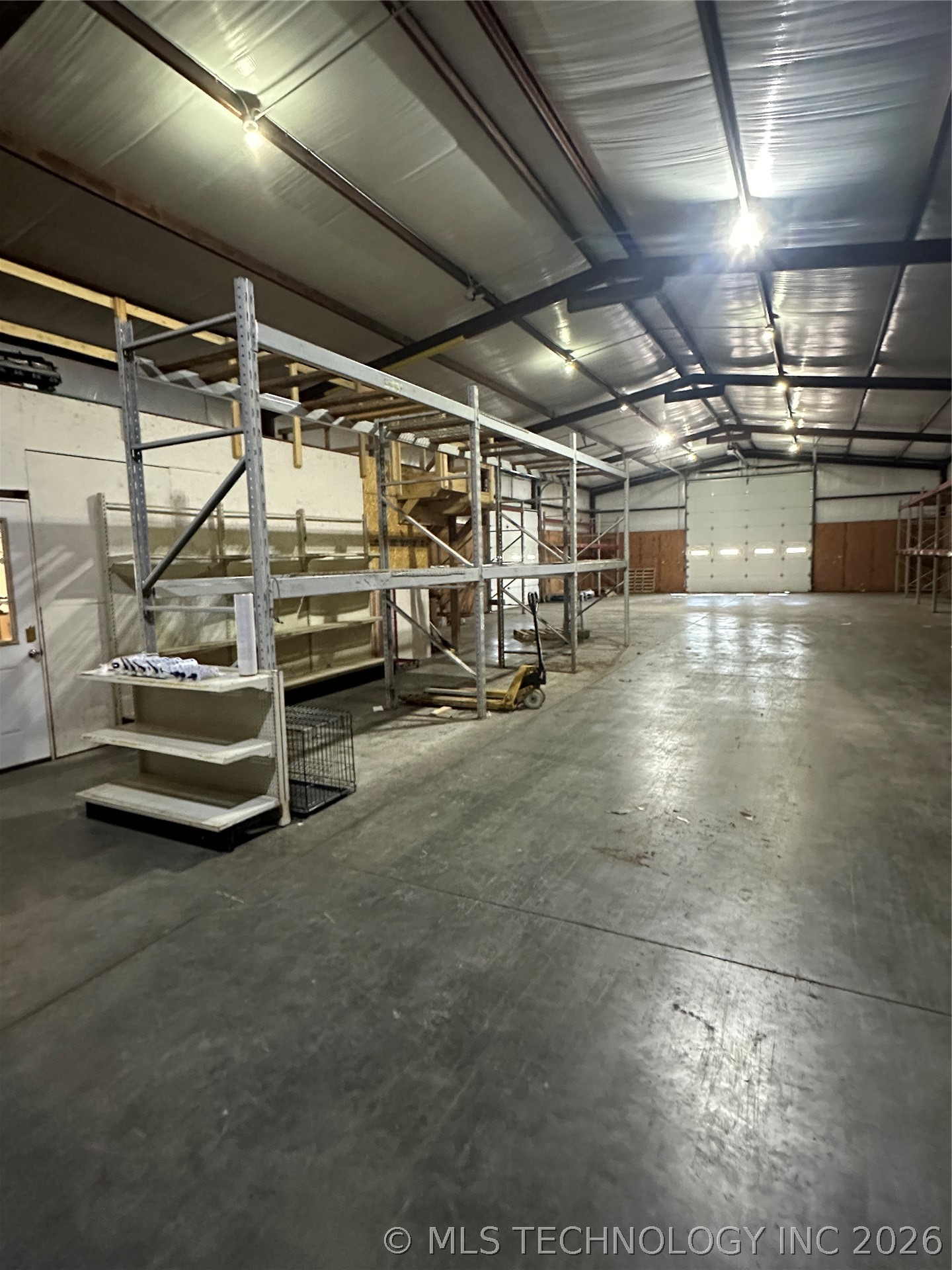 910 W 1st Street Property Photo 14