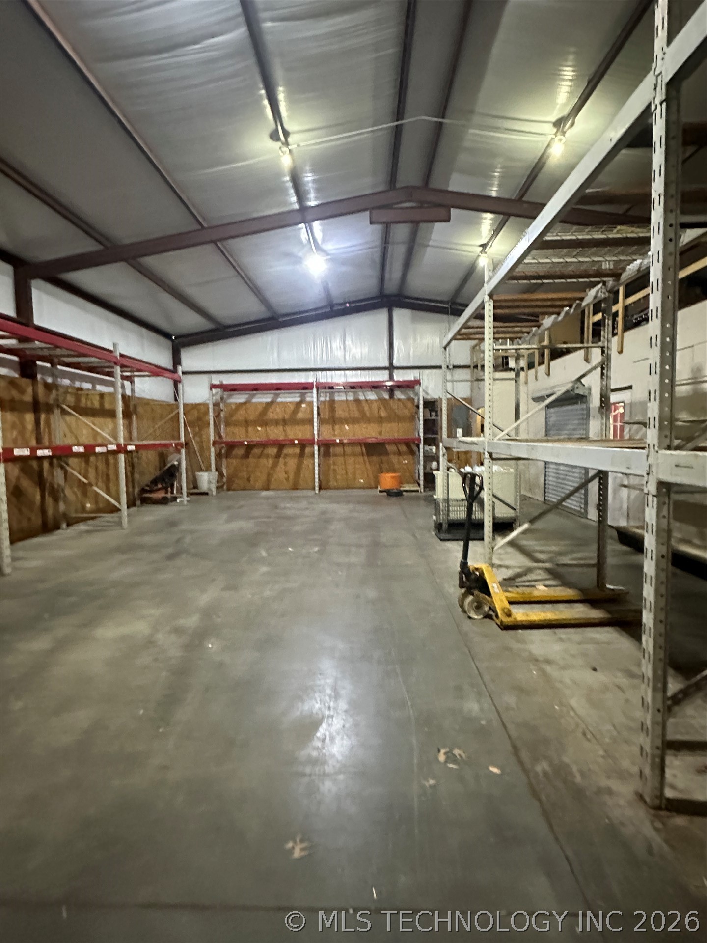 910 W 1st Street Property Photo 15