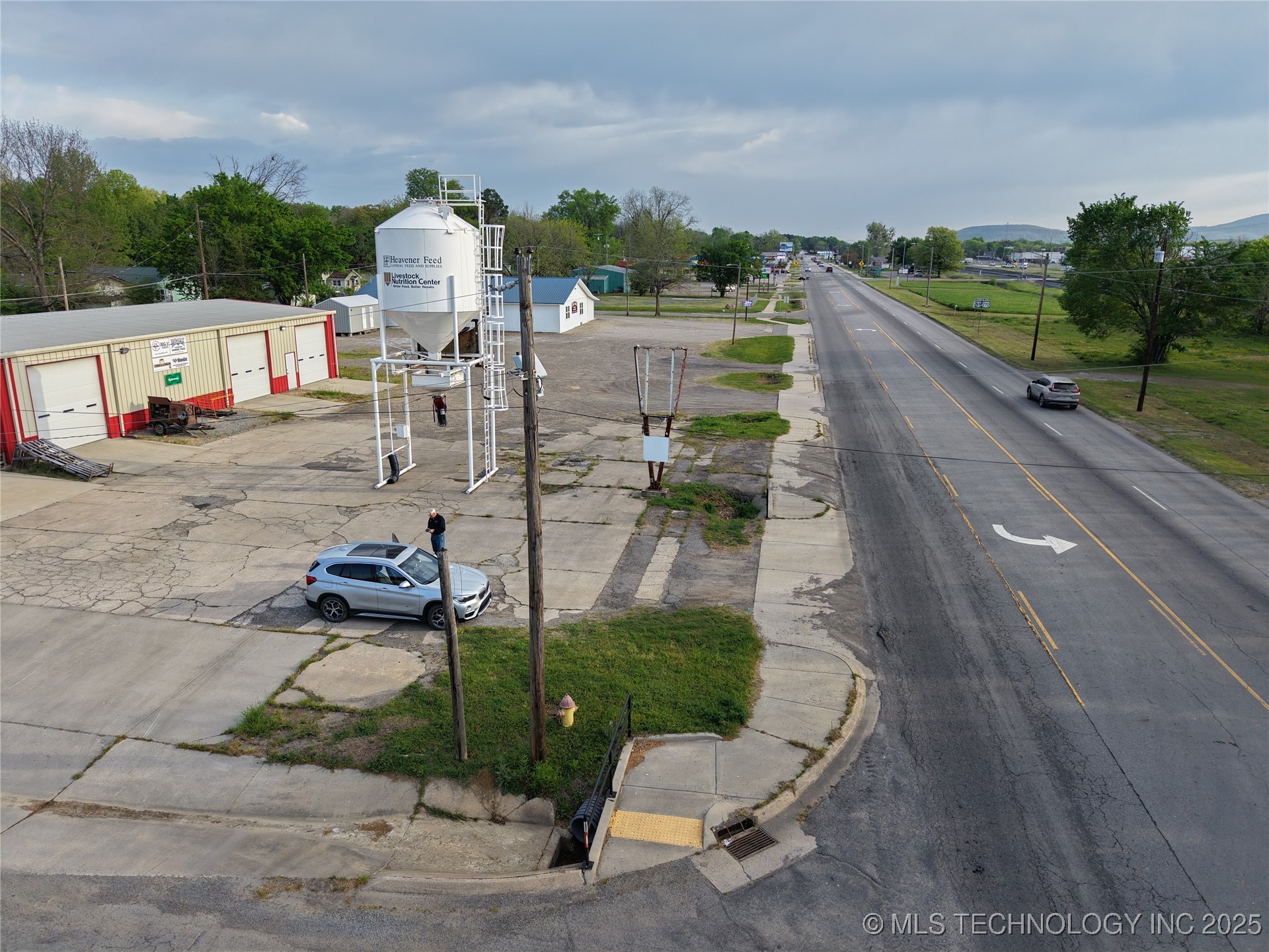 910 W 1st Street Property Photo 19