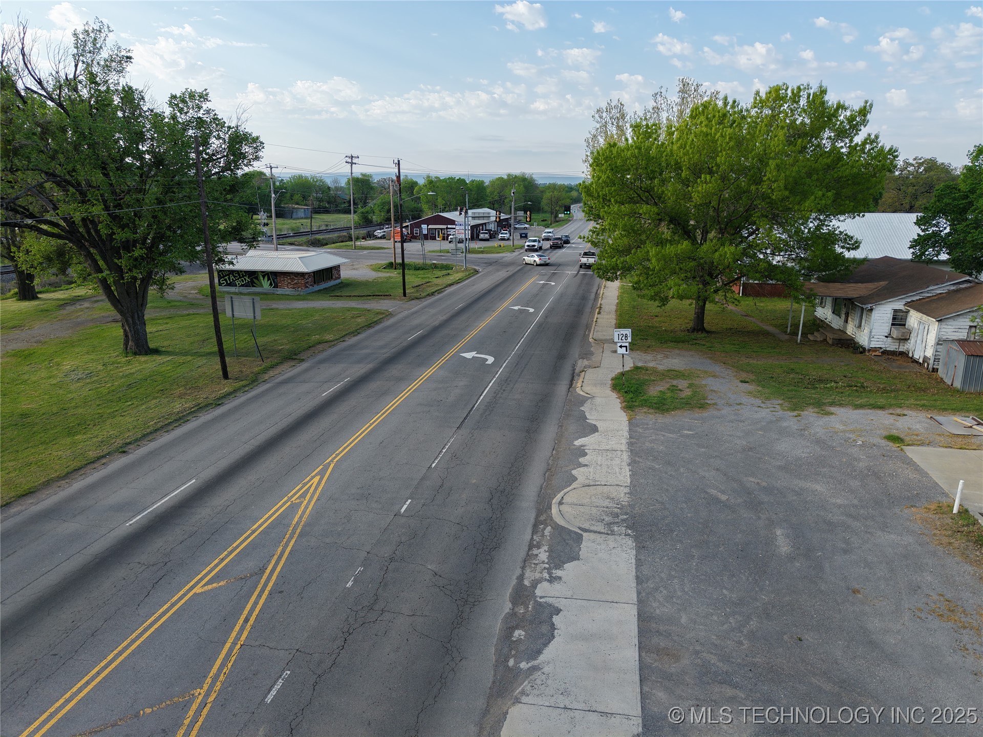 910 W 1st Street Property Photo 21