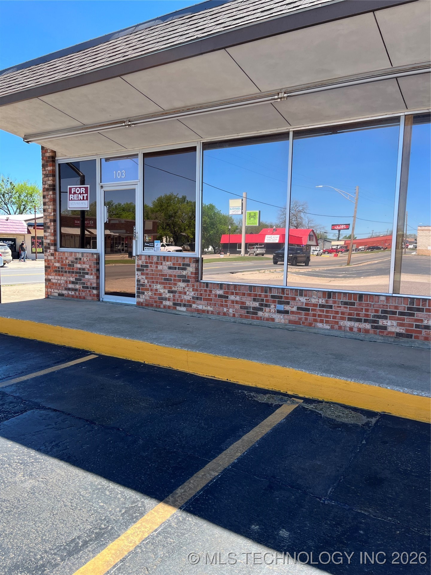 103 W Elm Property Photo 1