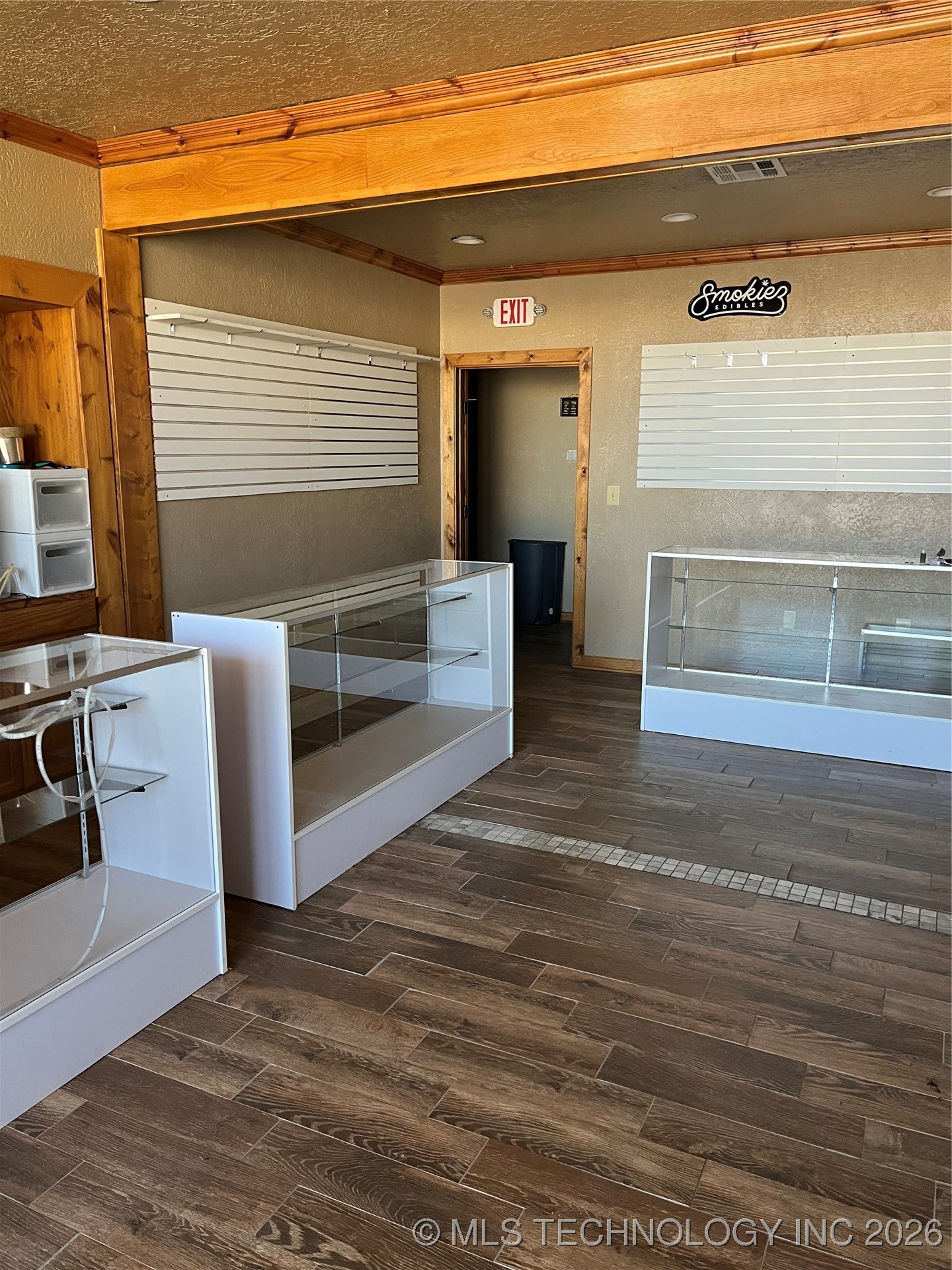 103 W Elm Property Photo 2