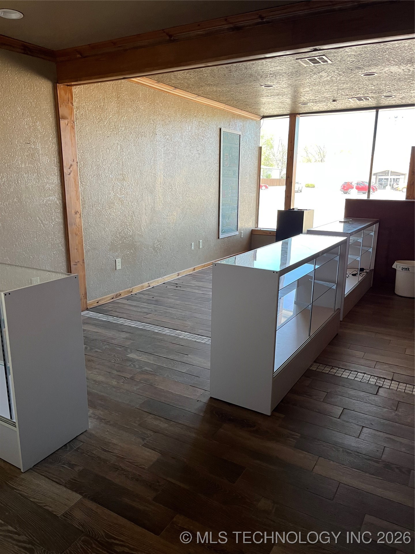 103 W Elm Property Photo 3