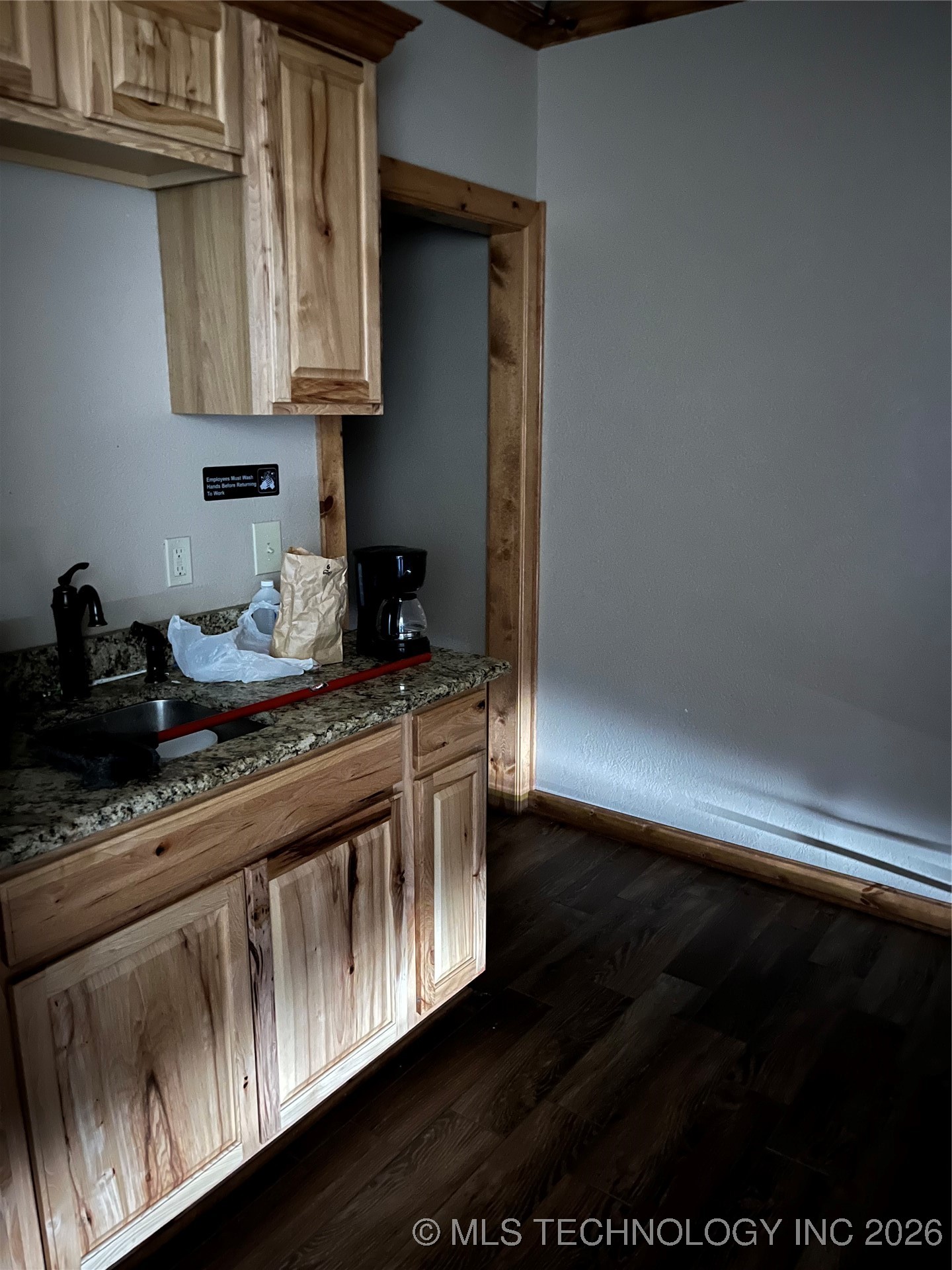 103 W Elm Property Photo 4