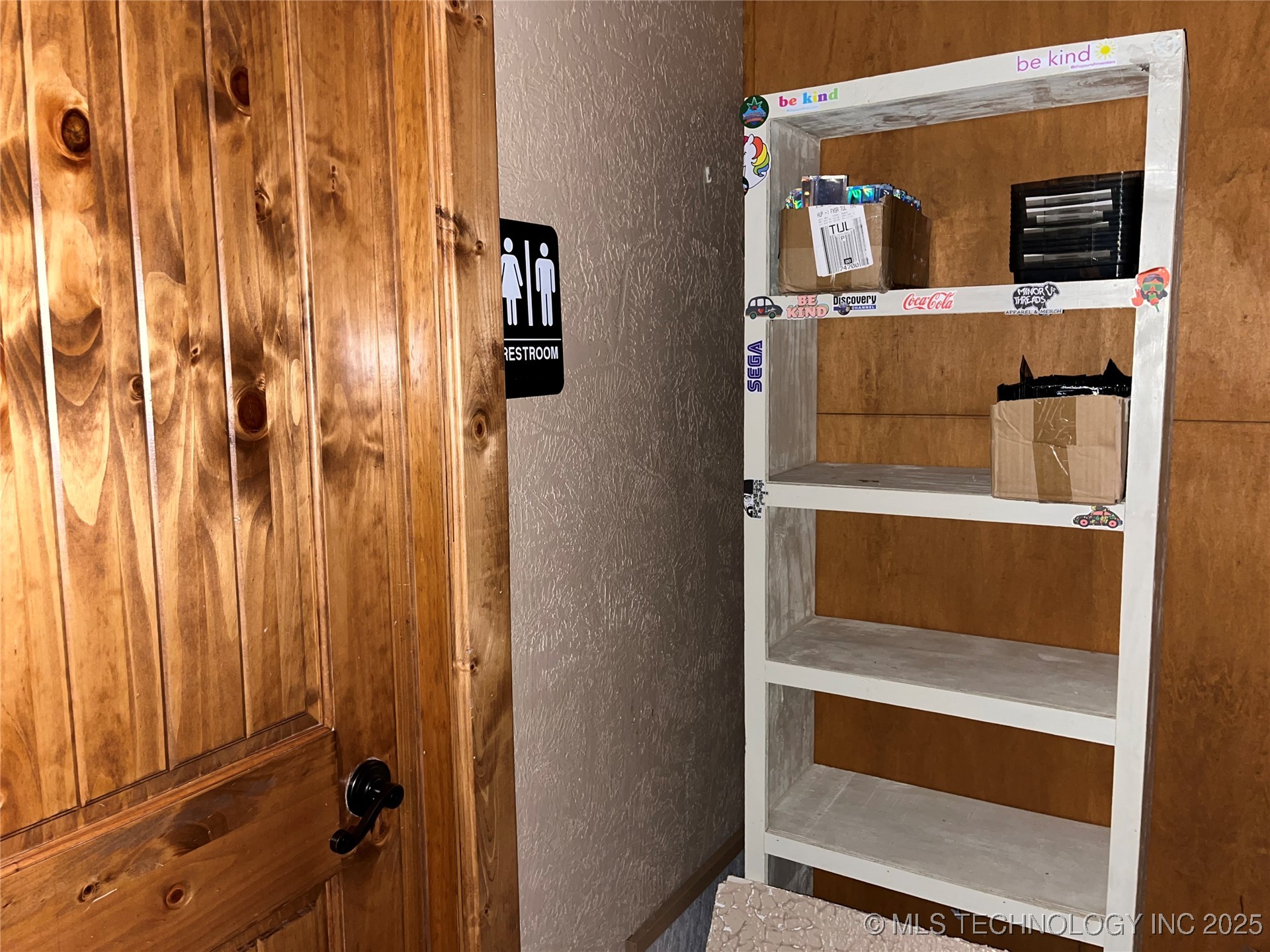 103 W Elm Property Photo 6