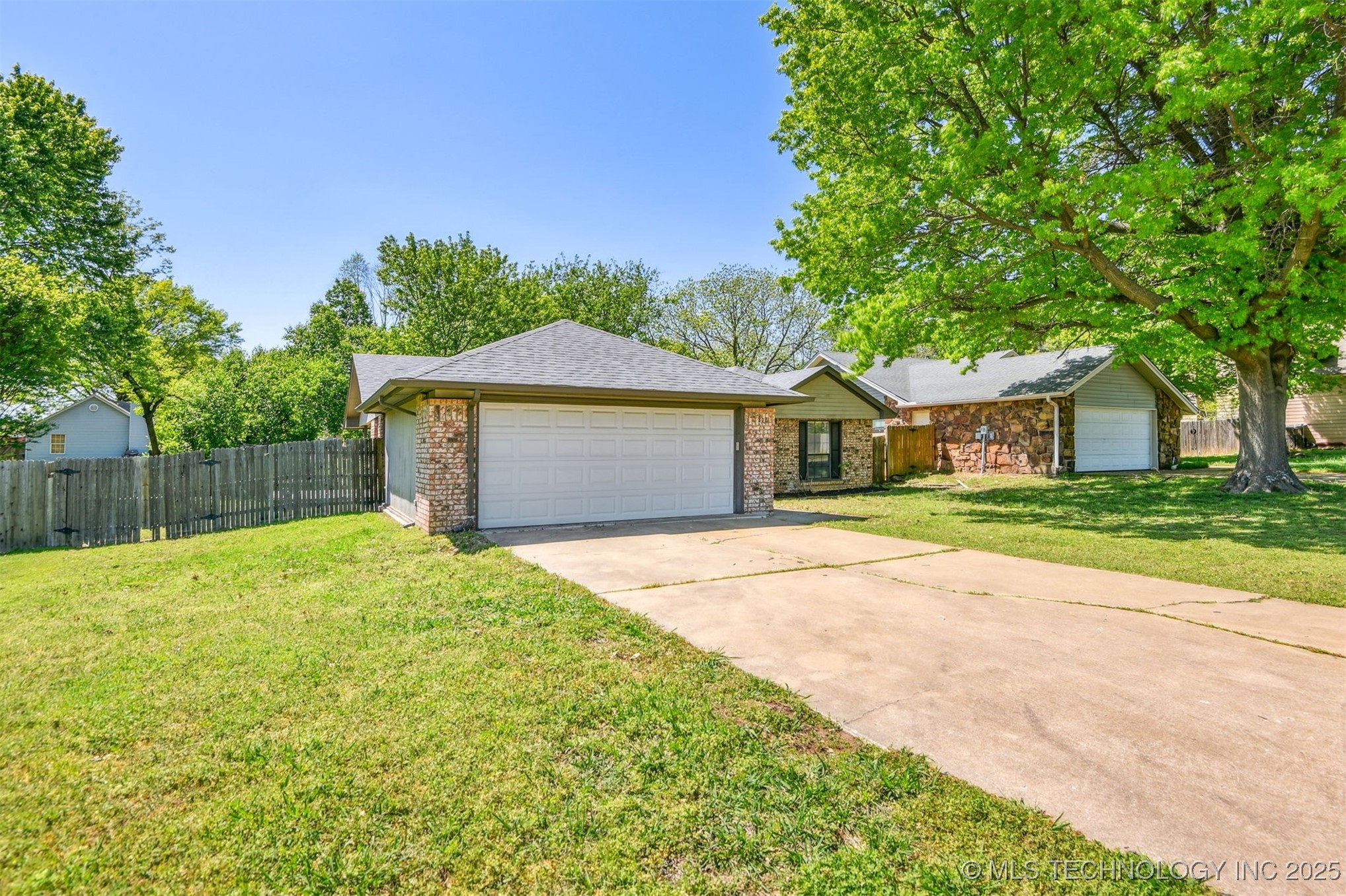 4900 S Juniper Avenue E Property Photo 5