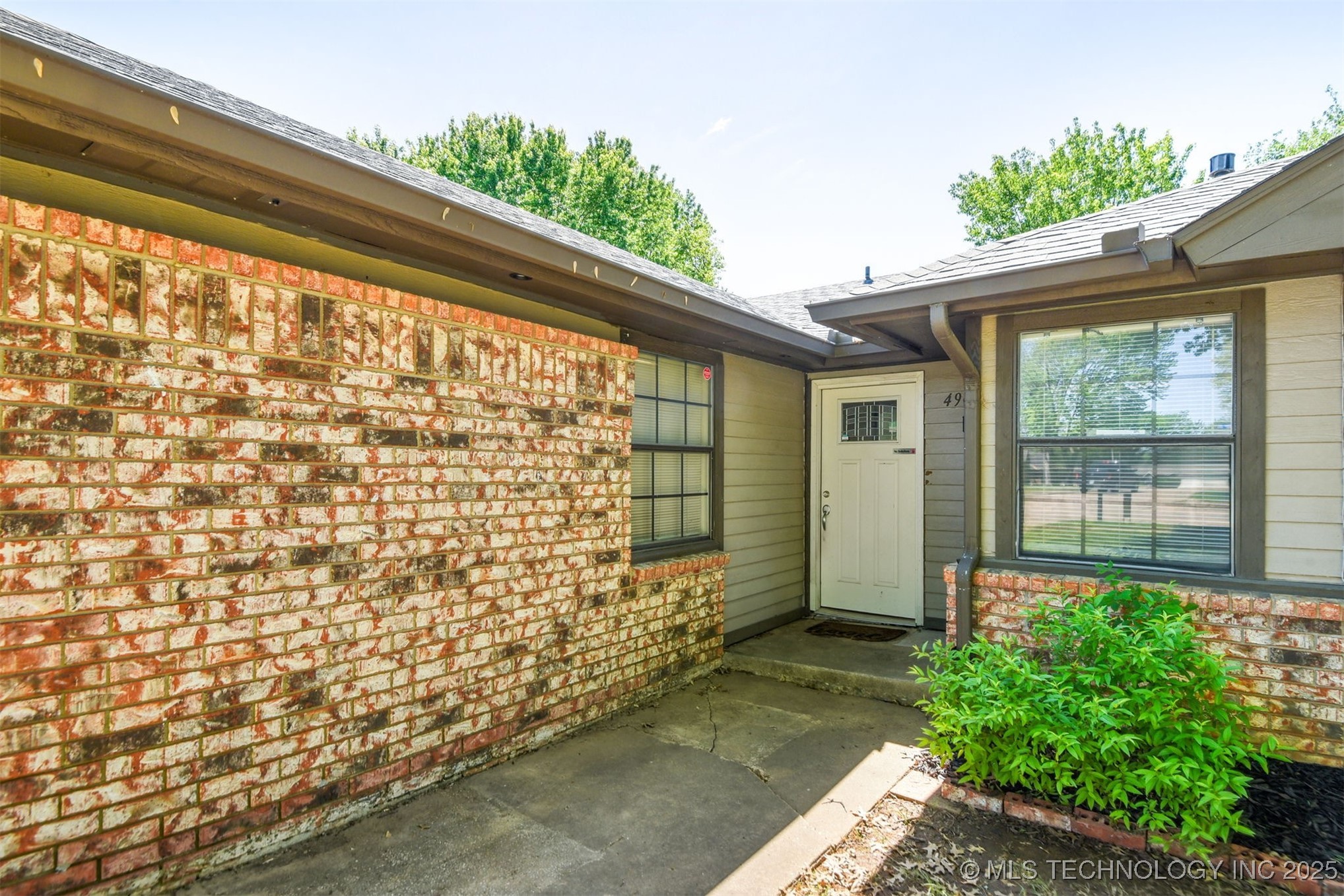 4900 S Juniper Avenue E Property Photo 7