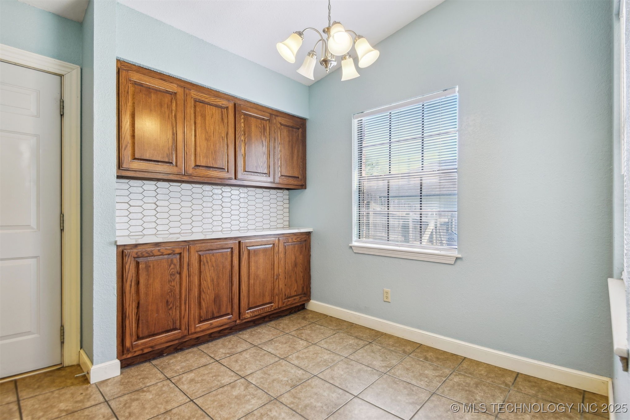 4900 S Juniper Avenue E Property Photo 14