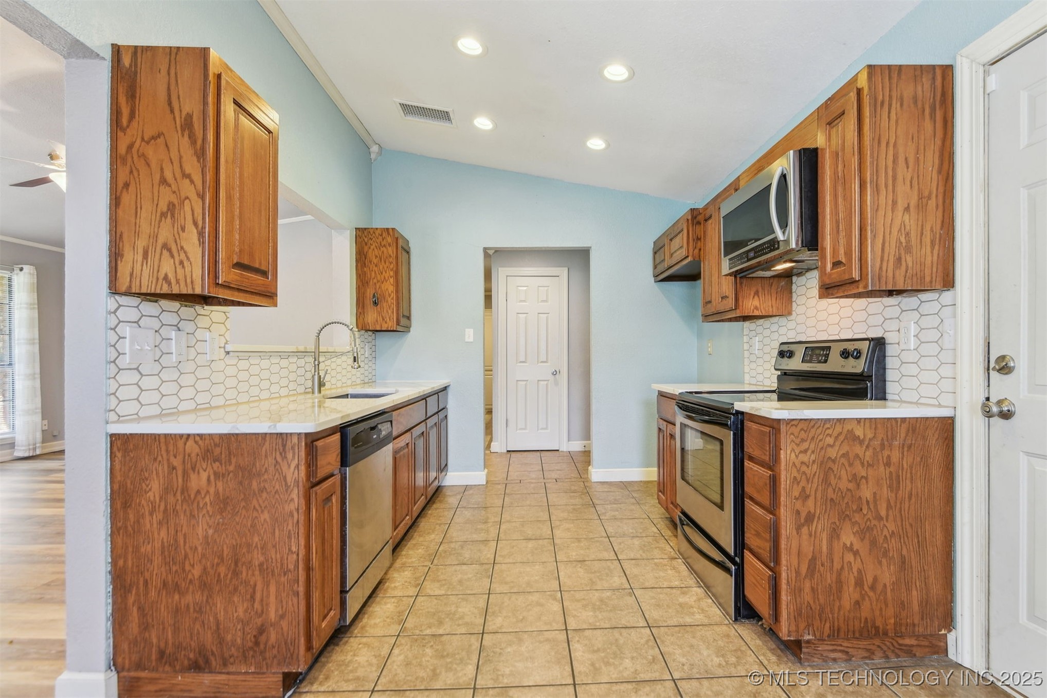 4900 S Juniper Avenue E Property Photo 16