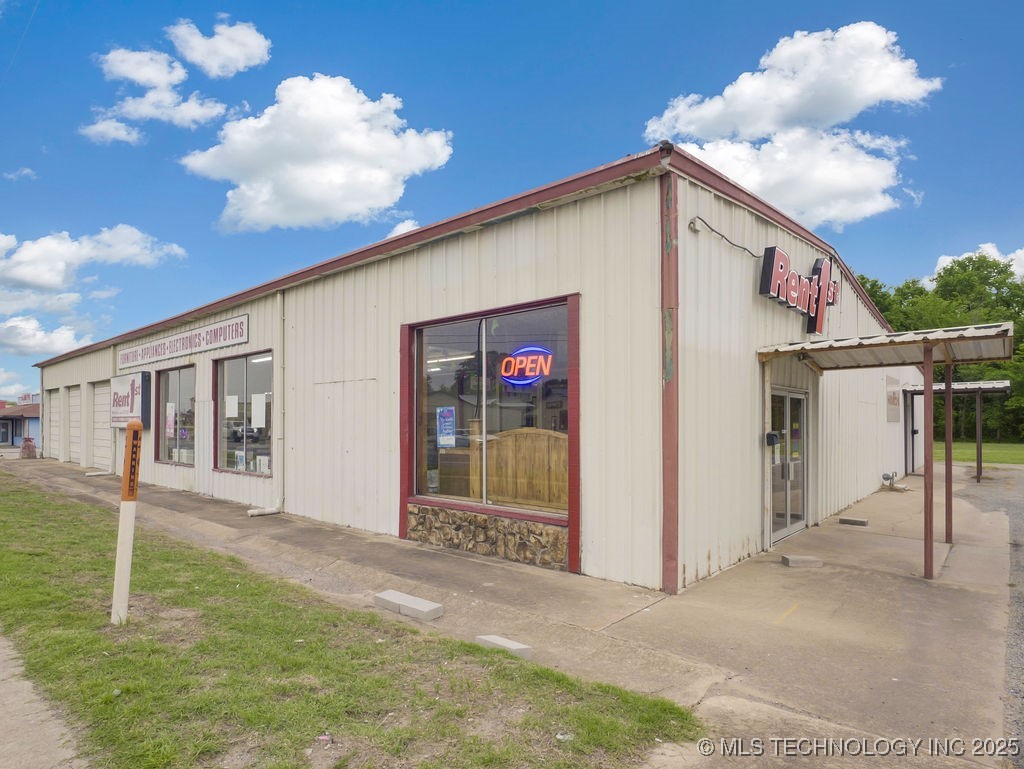 894 S Mississippi Property Photo 4