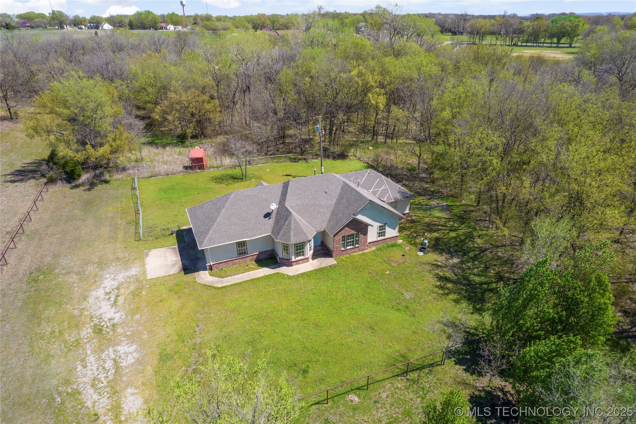 6025 E Hwy 20 Property Photo 2