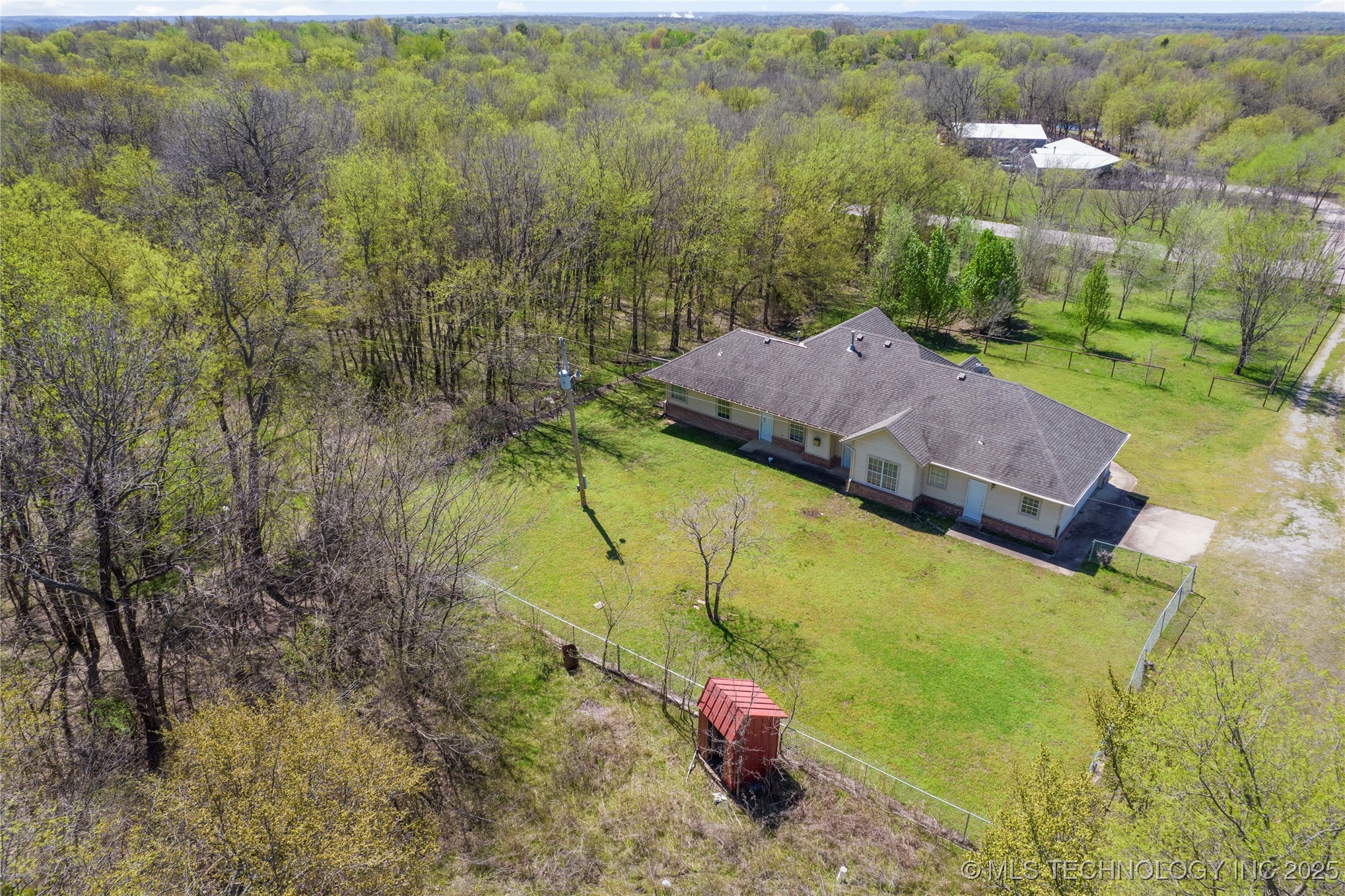 6025 E Hwy 20 Property Photo 3