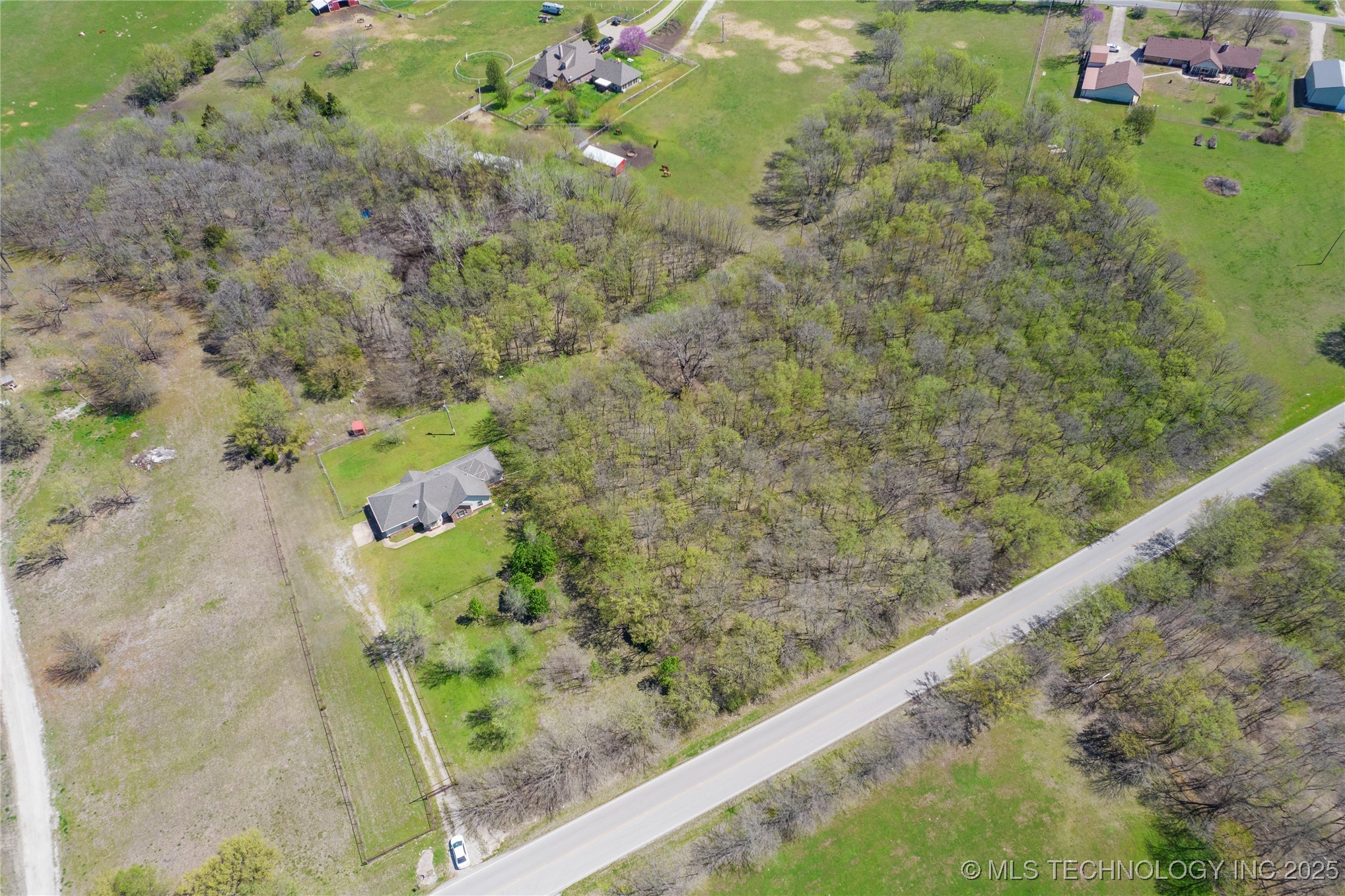 6025 E Hwy 20 Property Photo 4