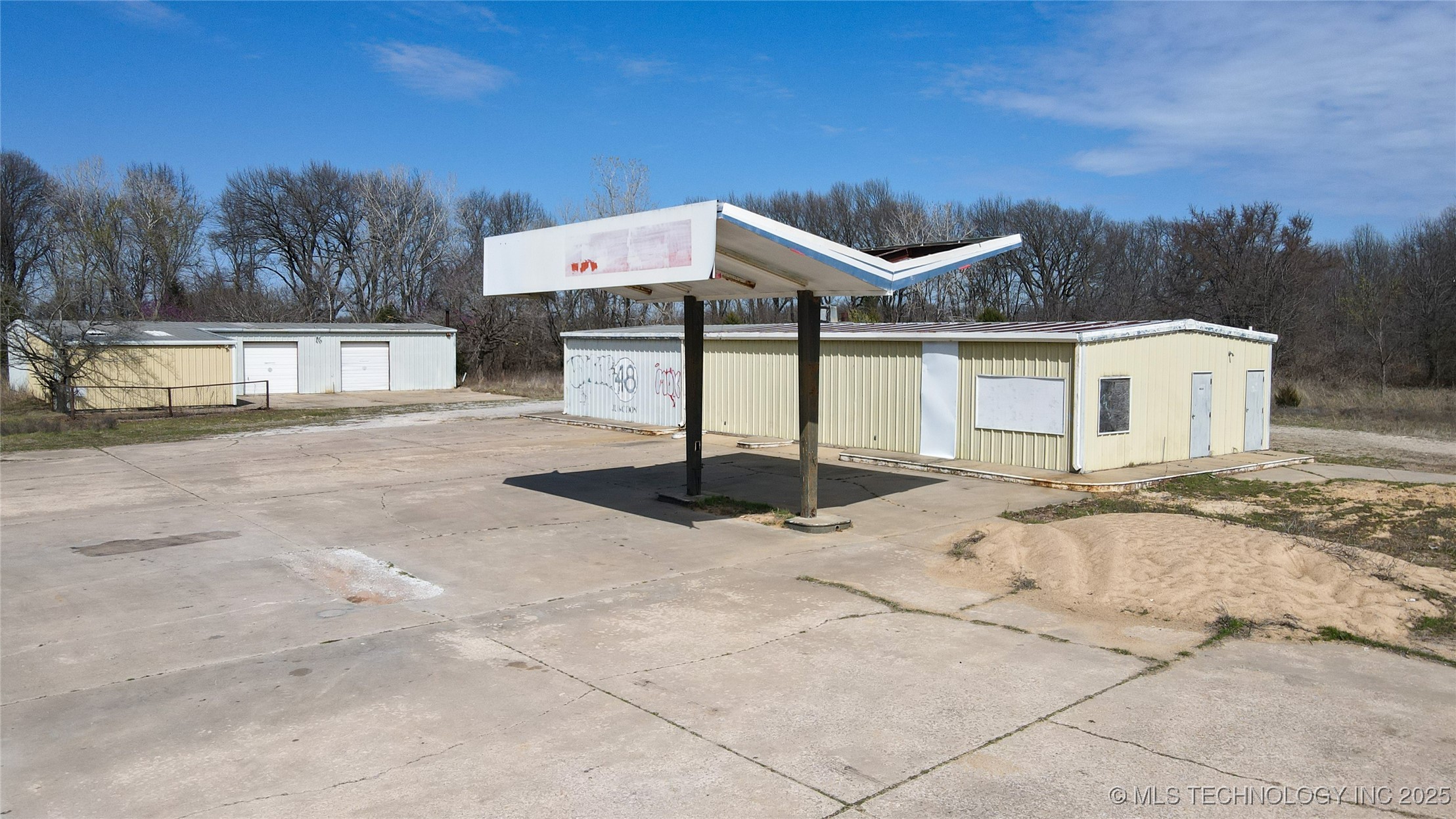 115156 Highway 48 Property Photo 15