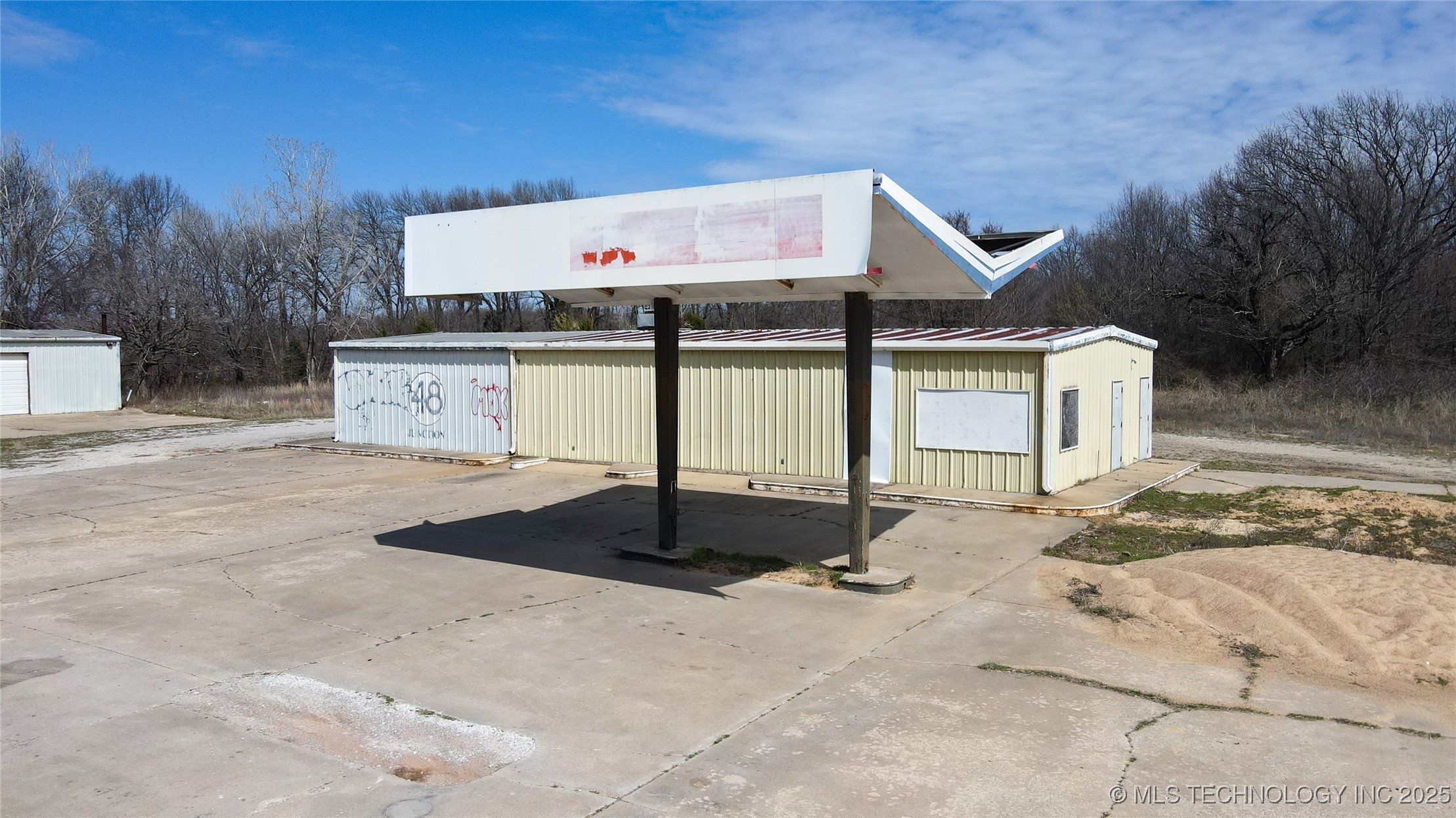 115156 Highway 48 Property Photo 16