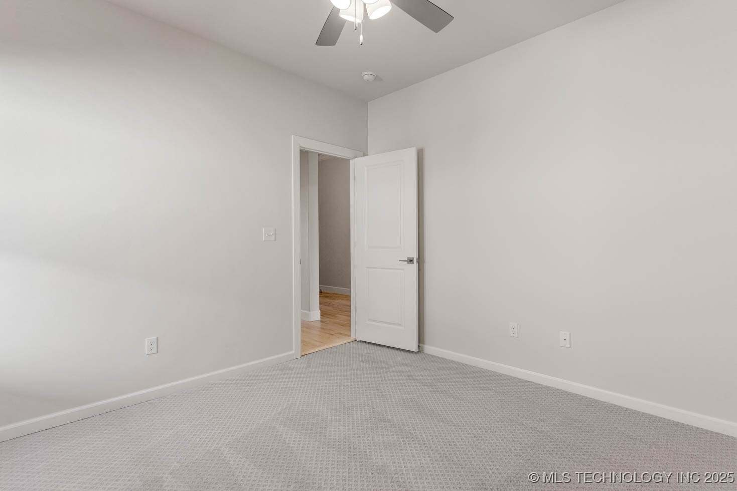 12662 S Irvington Avenue Property Photo 4