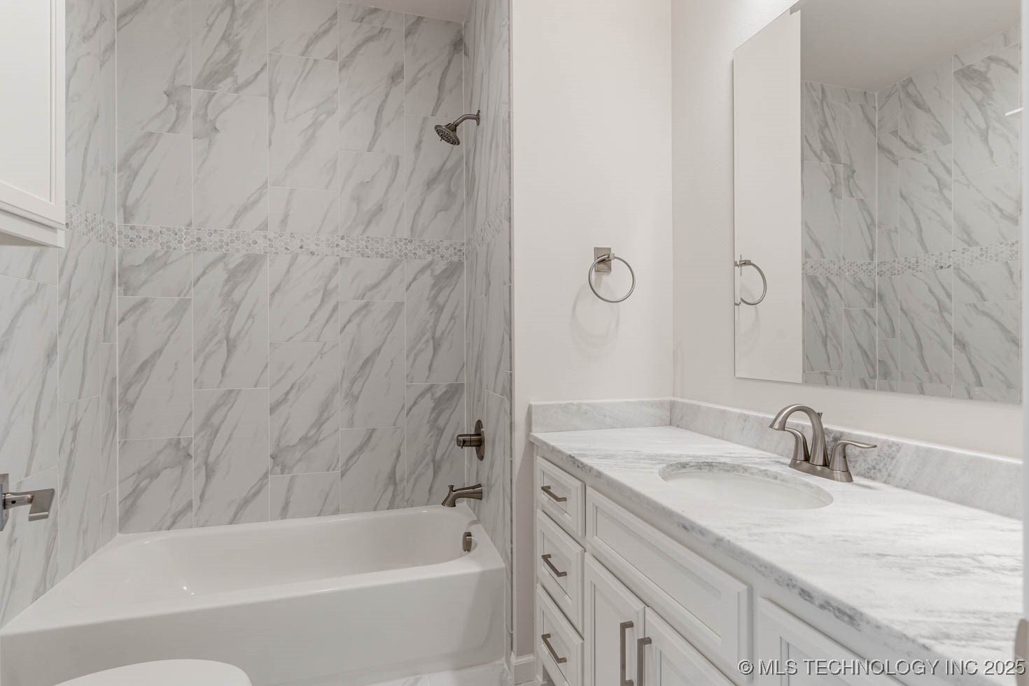 12662 S Irvington Avenue Property Photo 6