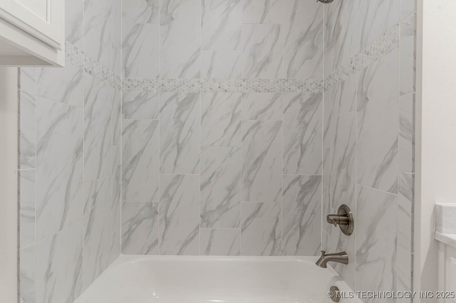 12662 S Irvington Avenue Property Photo 7