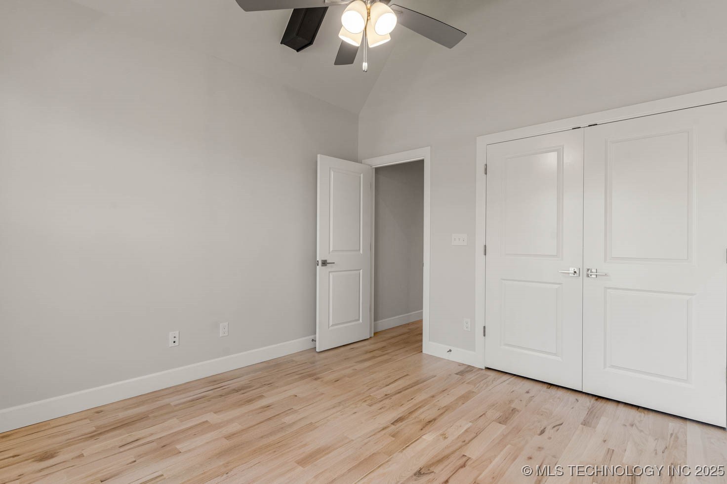 12662 S Irvington Avenue Property Photo 9