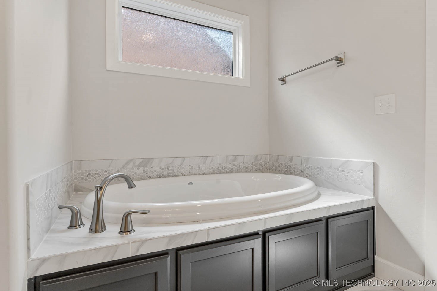 12662 S Irvington Avenue Property Photo 34