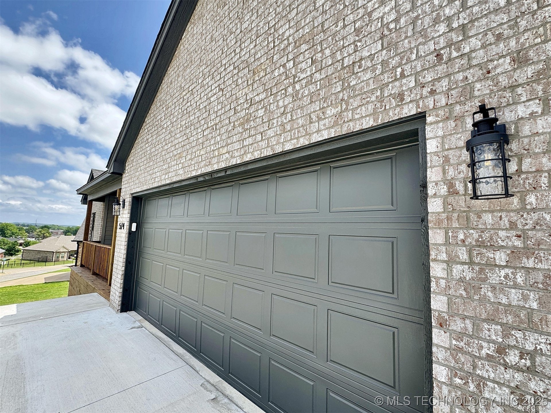 574 Woodlands Drive Property Photo 3