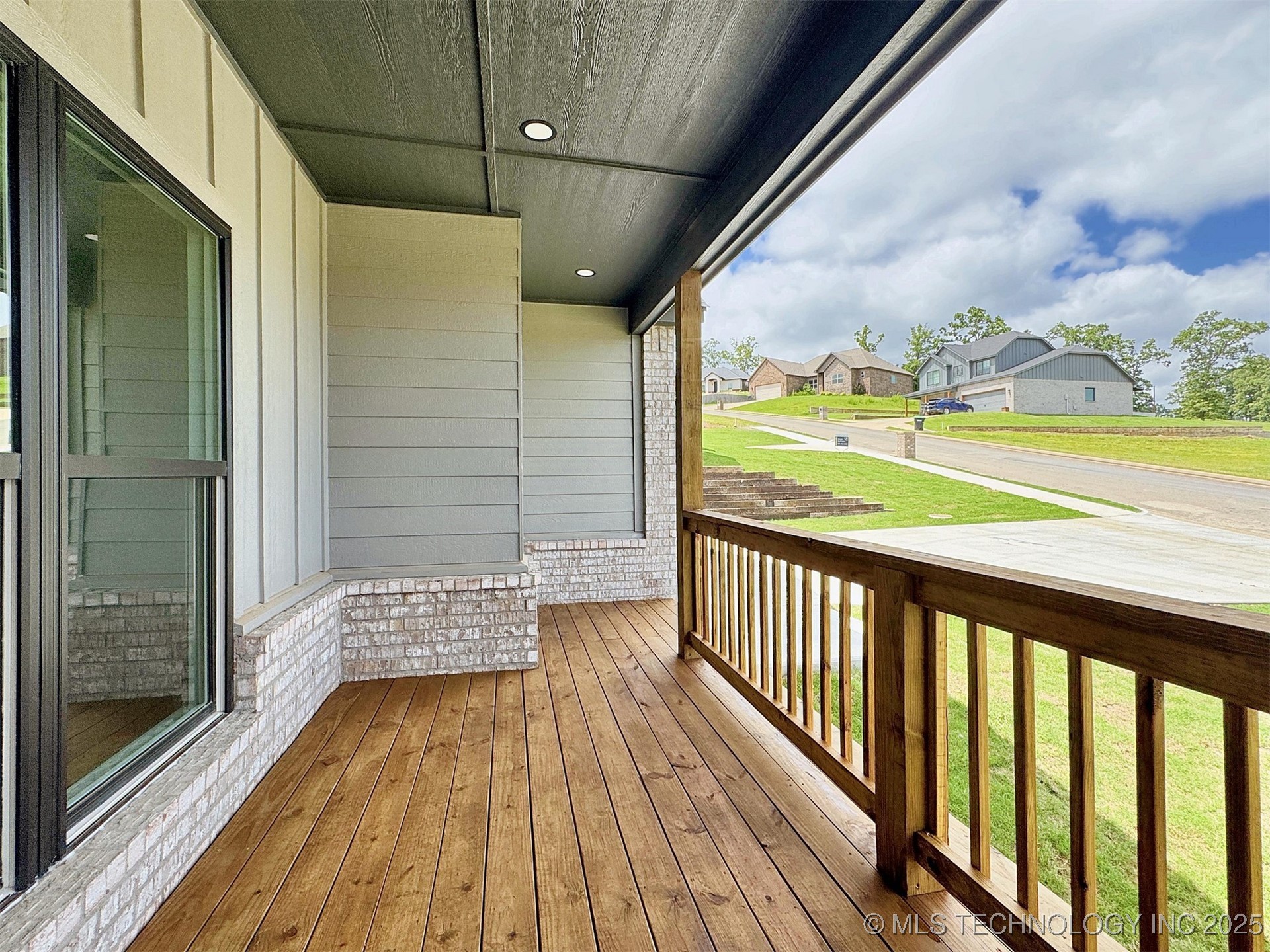 574 Woodlands Drive Property Photo 6