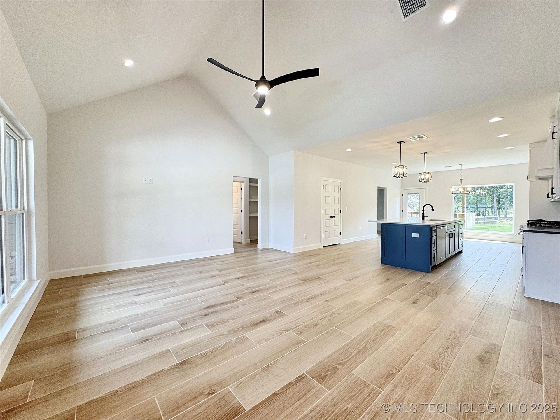 574 Woodlands Drive Property Photo 9