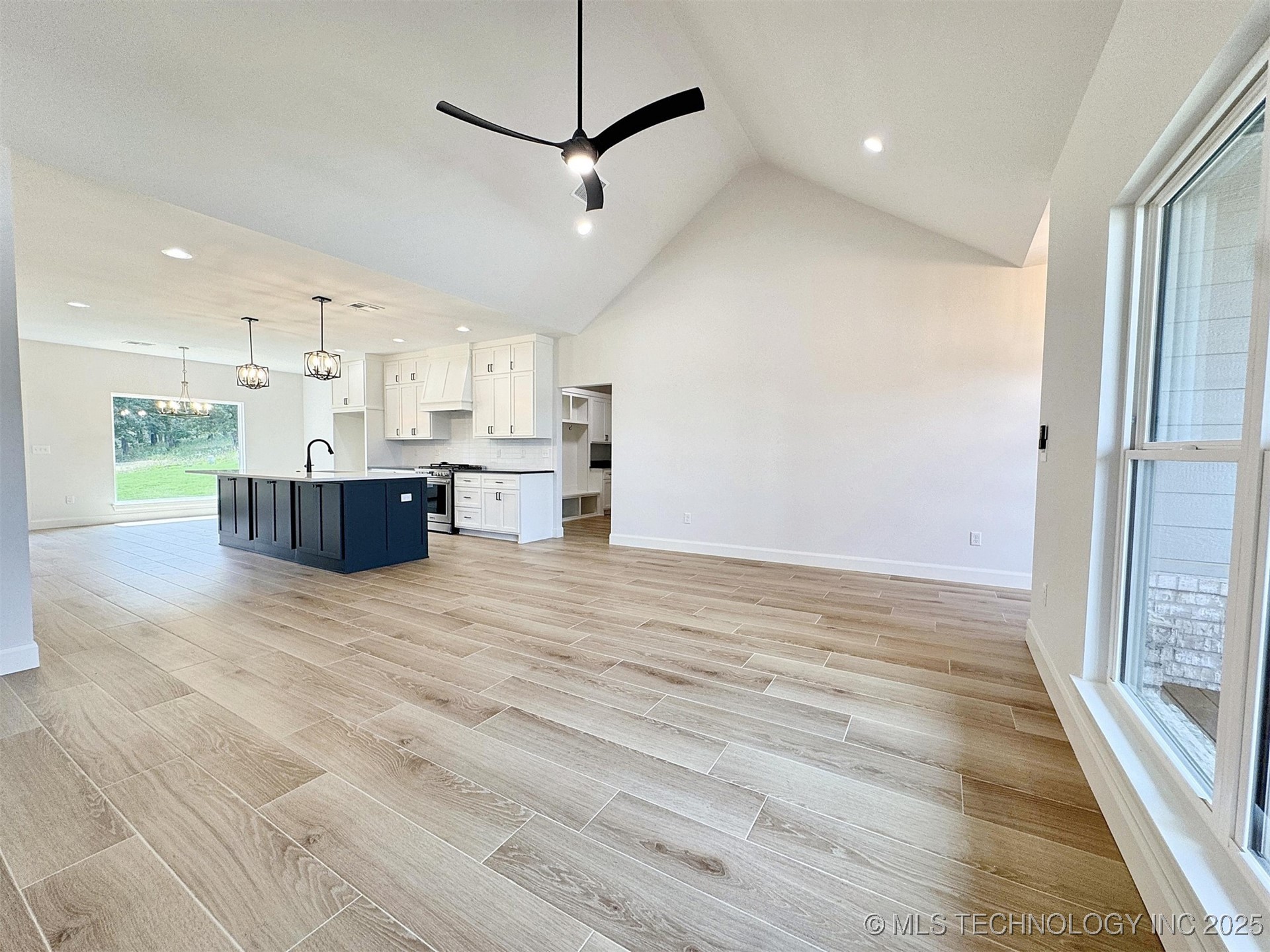 574 Woodlands Drive Property Photo 10