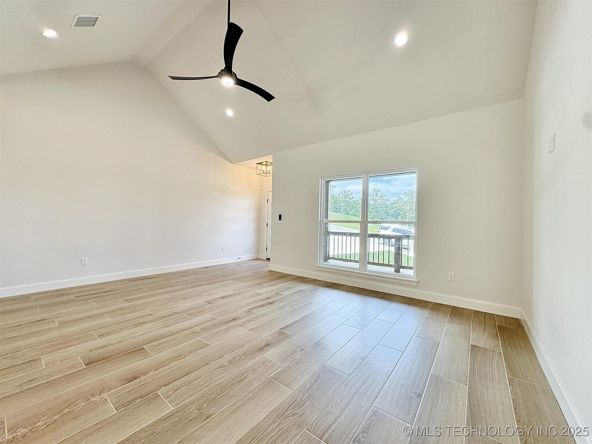 574 Woodlands Drive Property Photo 11