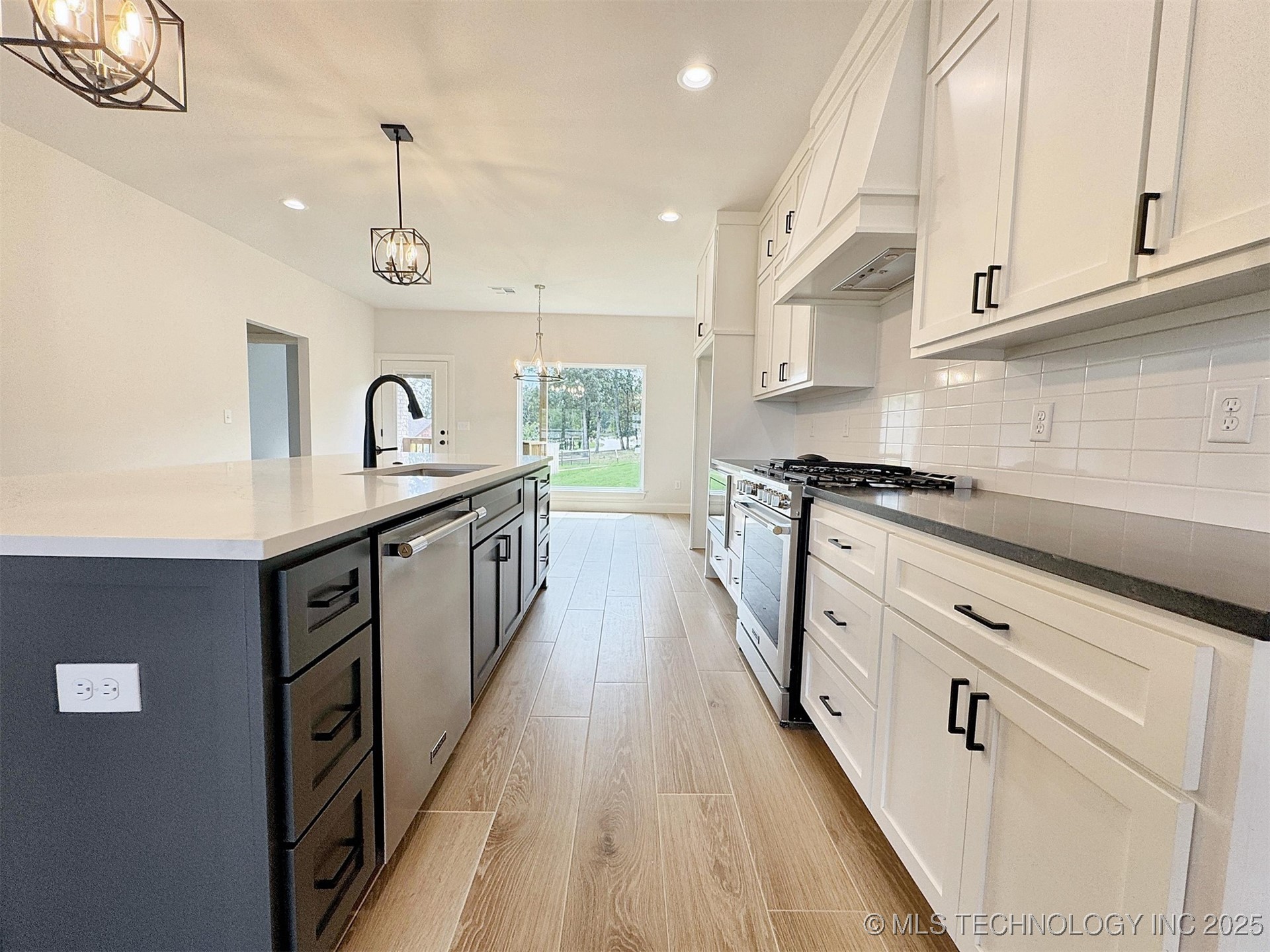 574 Woodlands Drive Property Photo 13