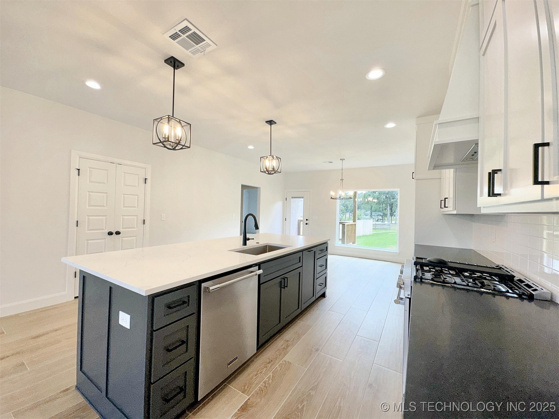 574 Woodlands Drive Property Photo 14