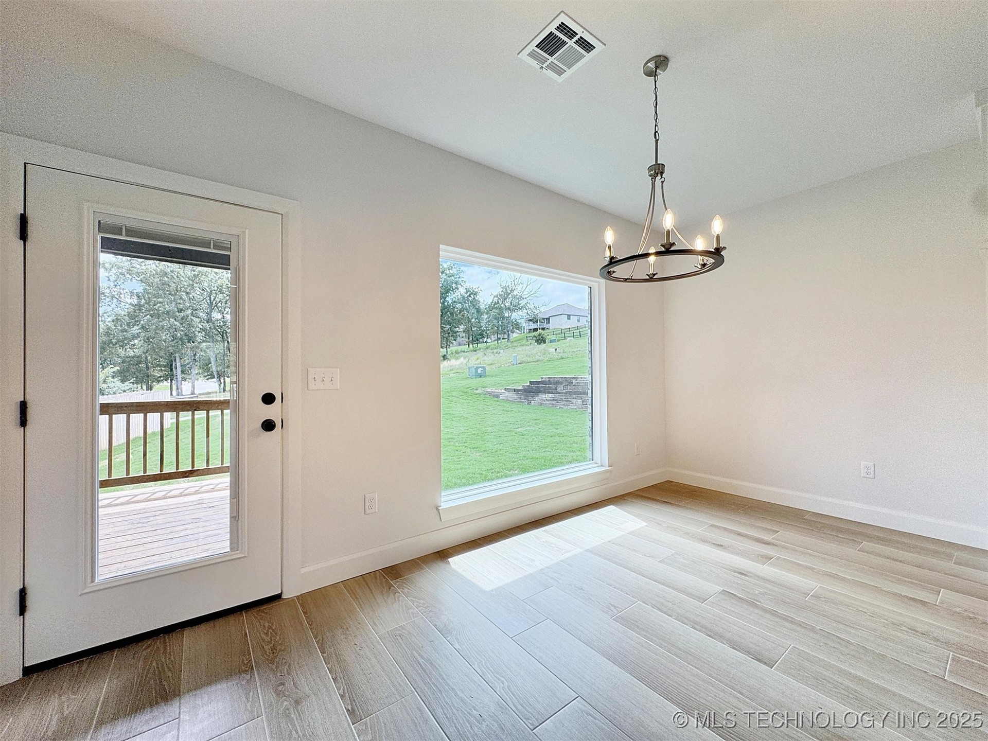 574 Woodlands Drive Property Photo 20