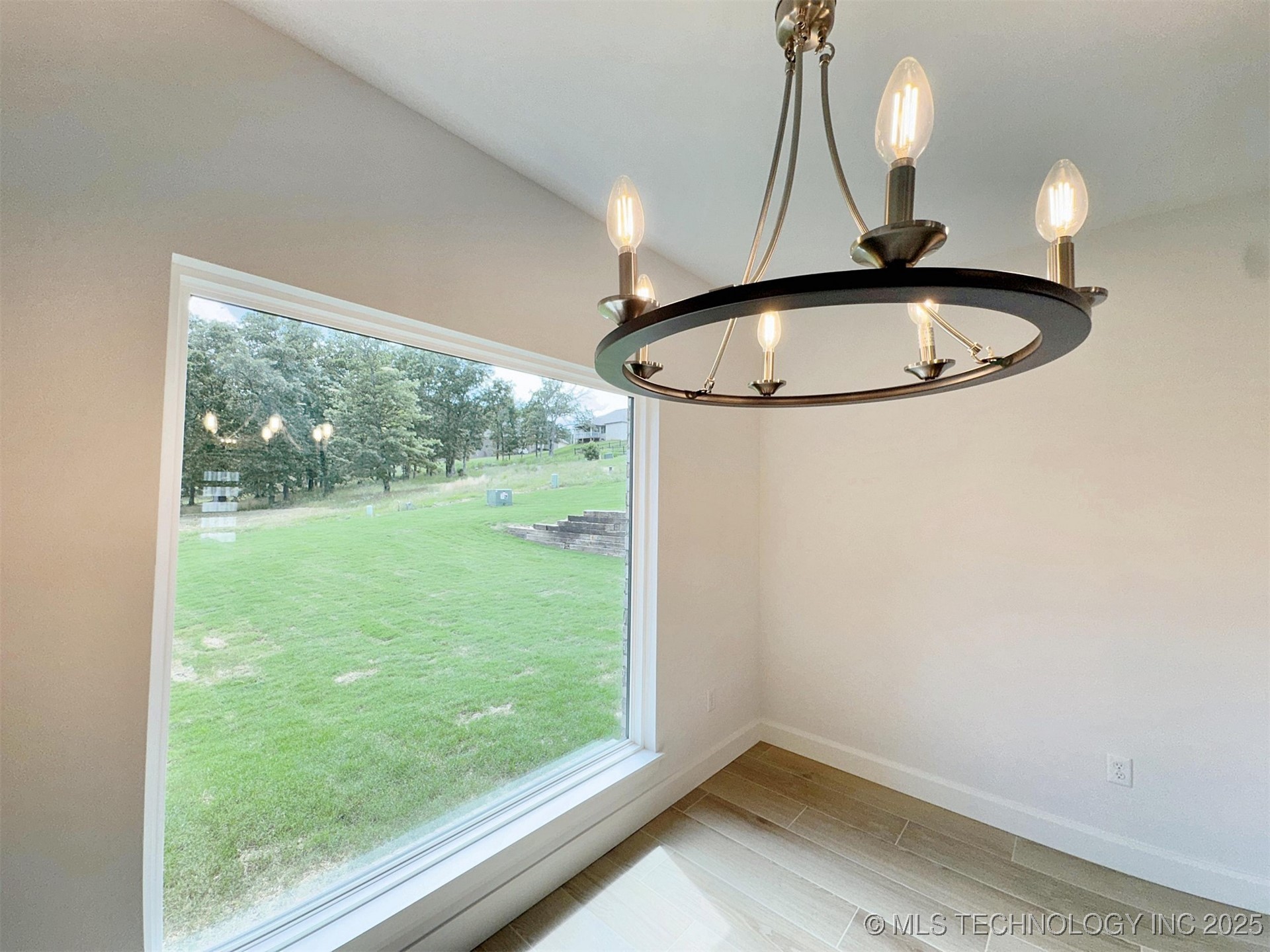 574 Woodlands Drive Property Photo 21