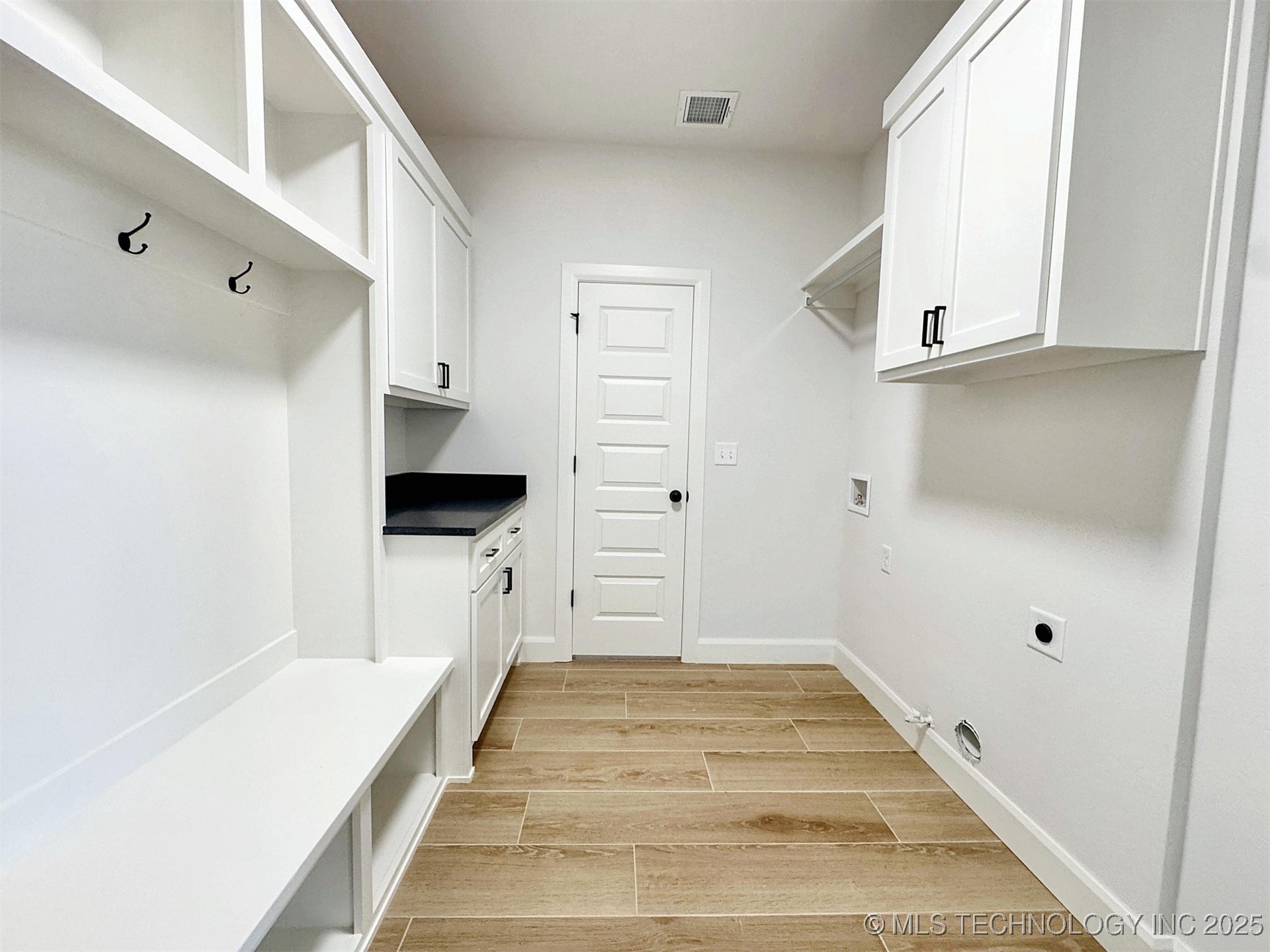 574 Woodlands Drive Property Photo 29