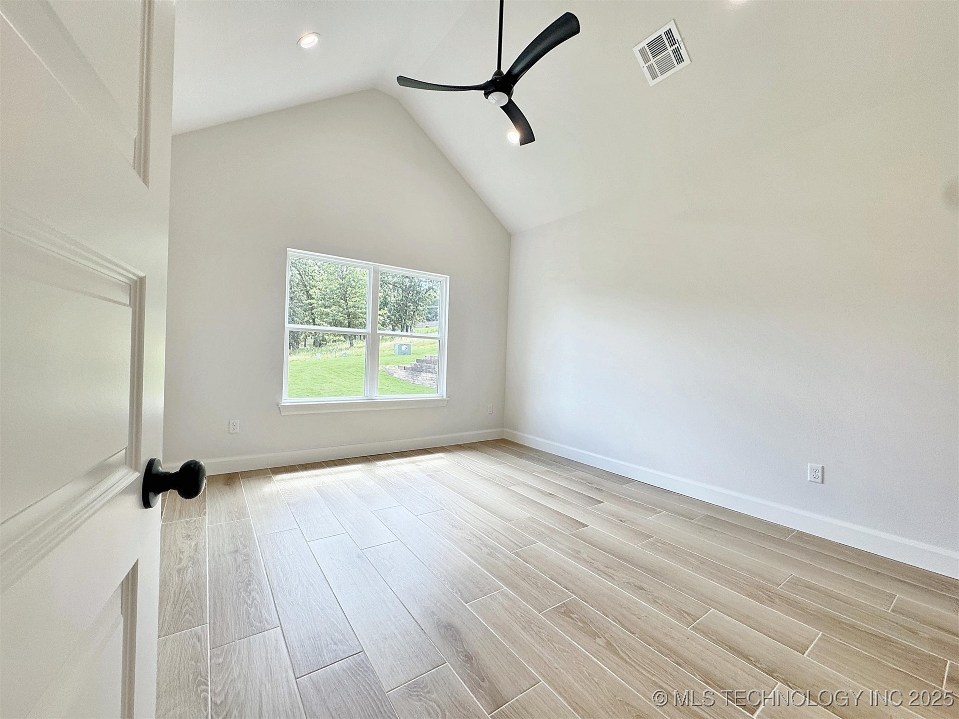 574 Woodlands Drive Property Photo 31