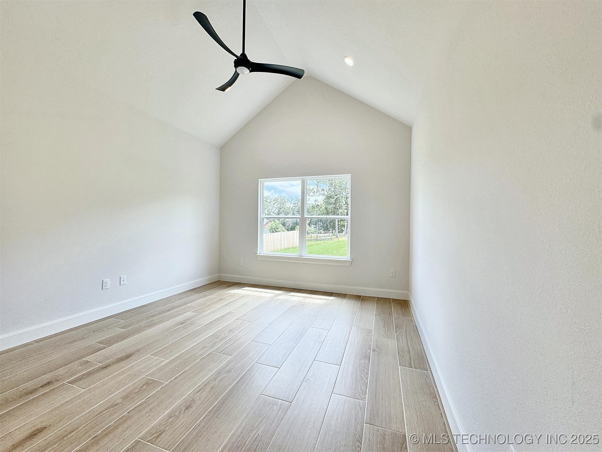 574 Woodlands Drive Property Photo 32