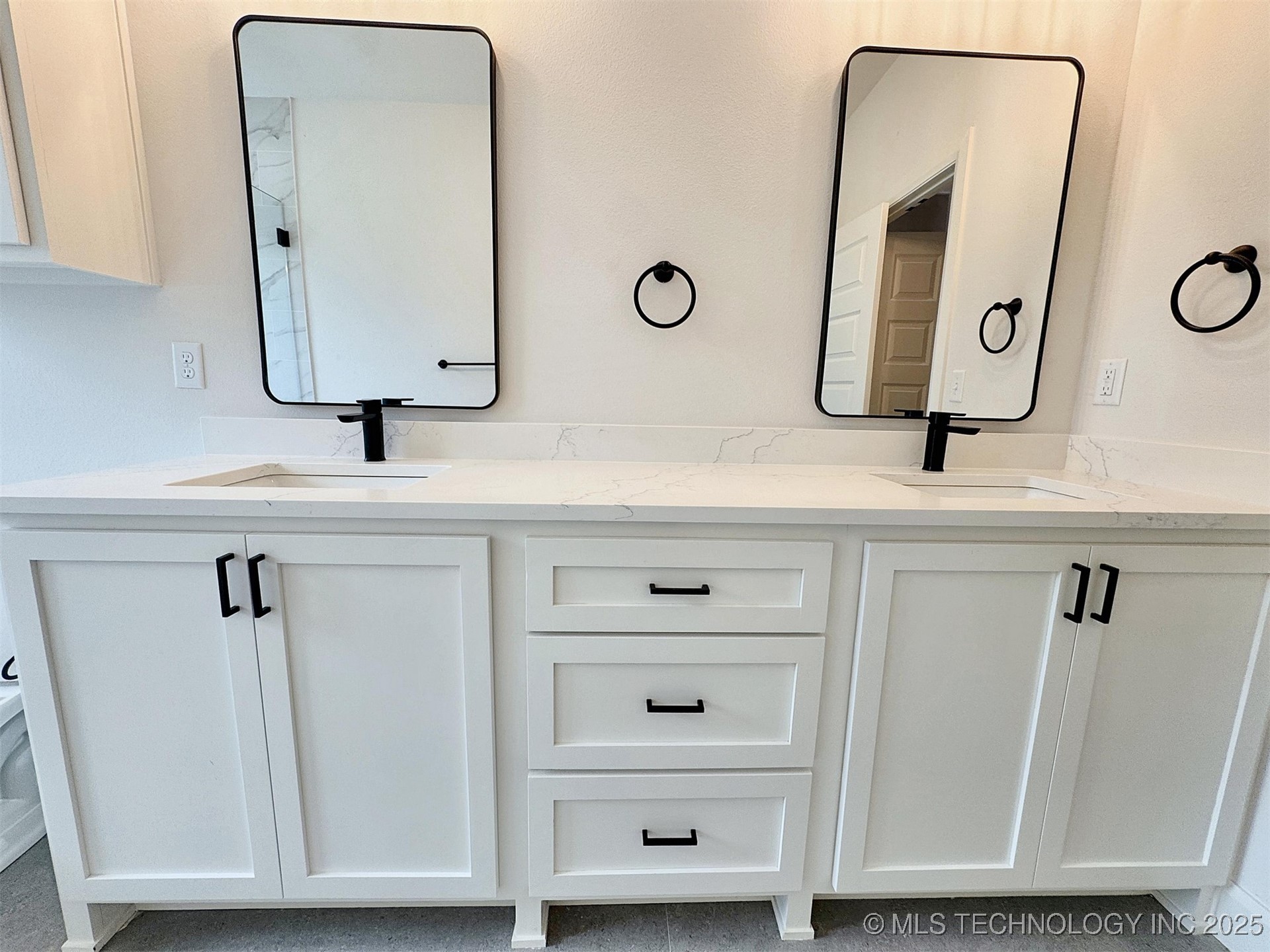 574 Woodlands Drive Property Photo 33