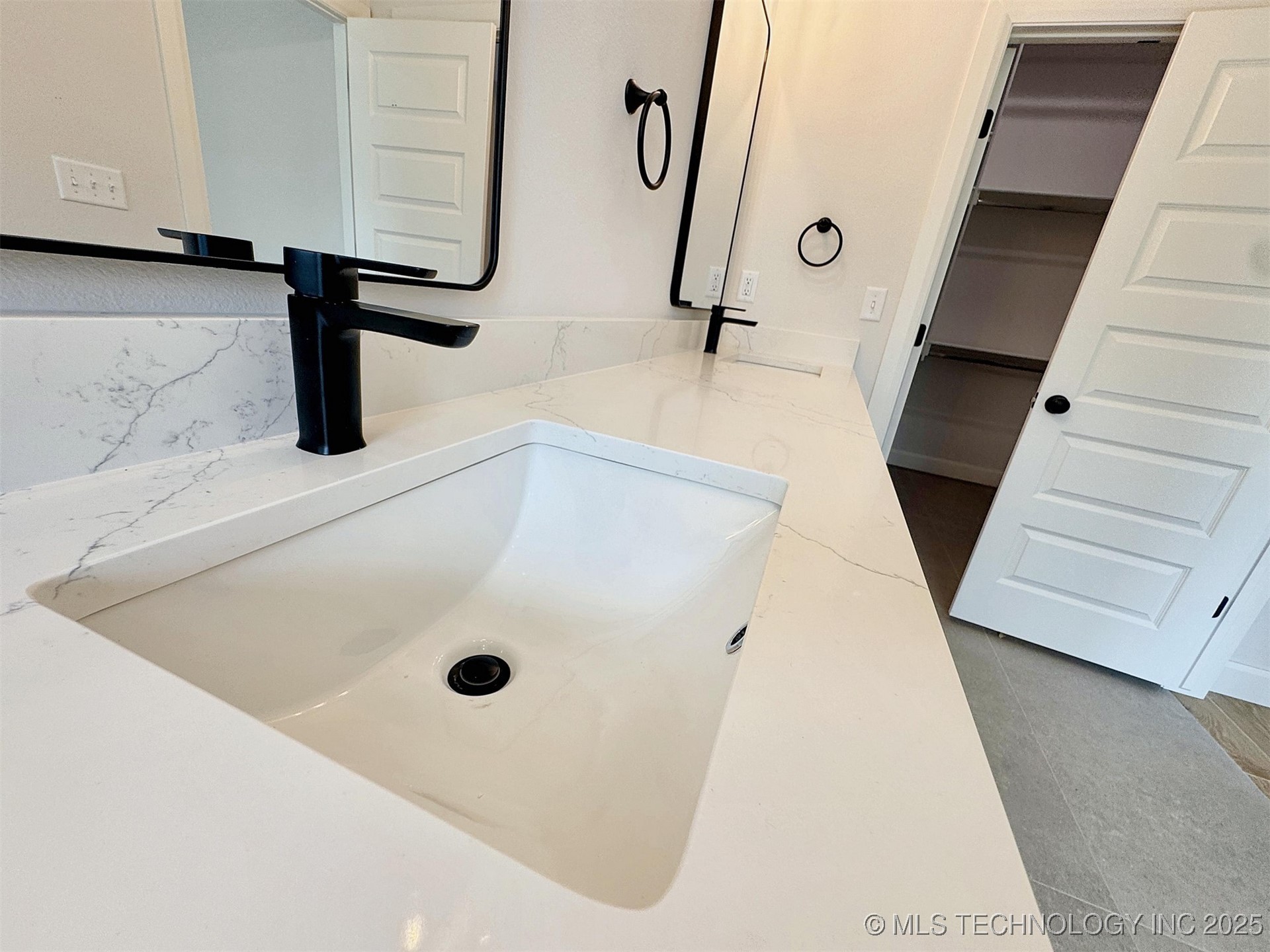 574 Woodlands Drive Property Photo 35