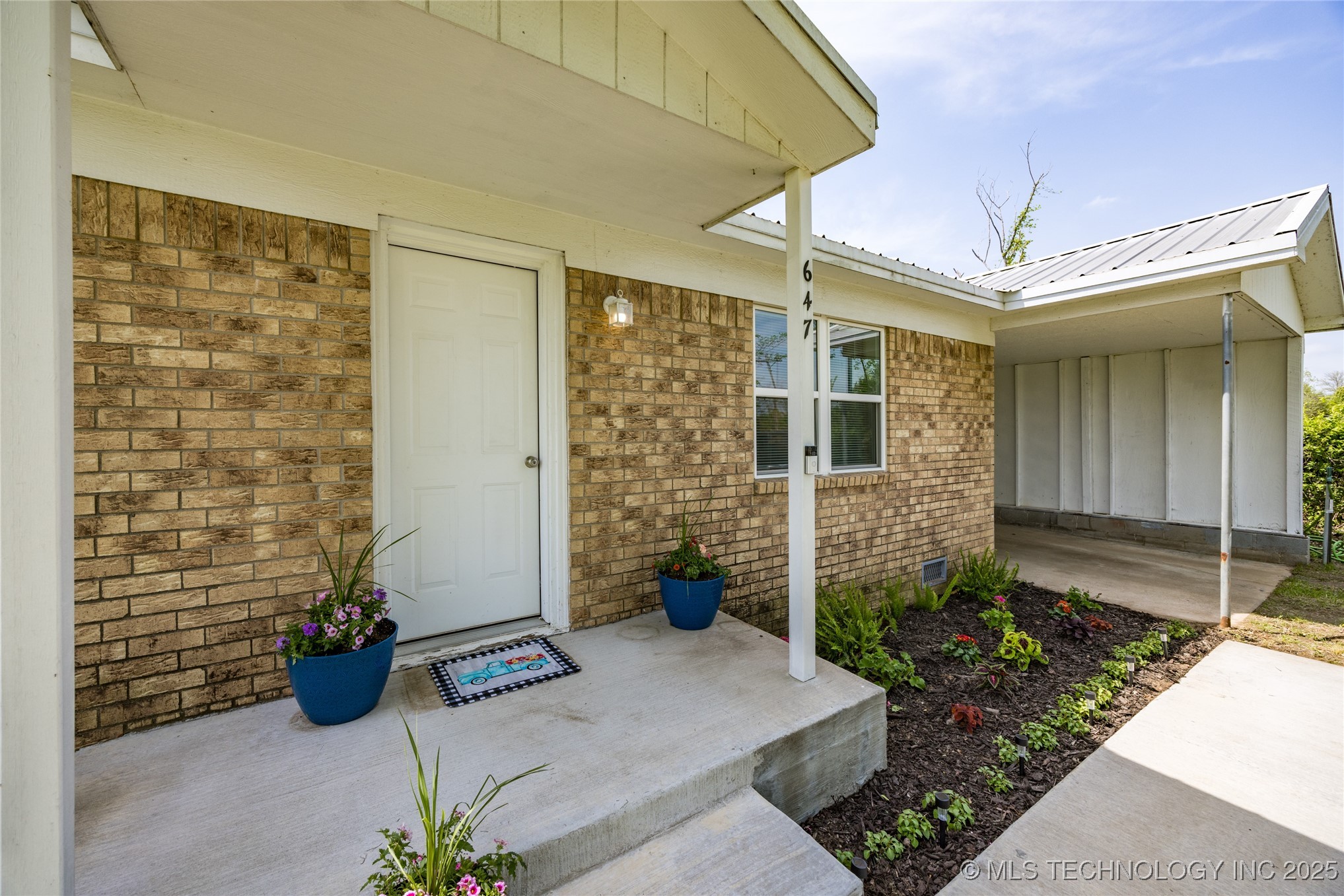 647 Sawmill Road Property Photo 2