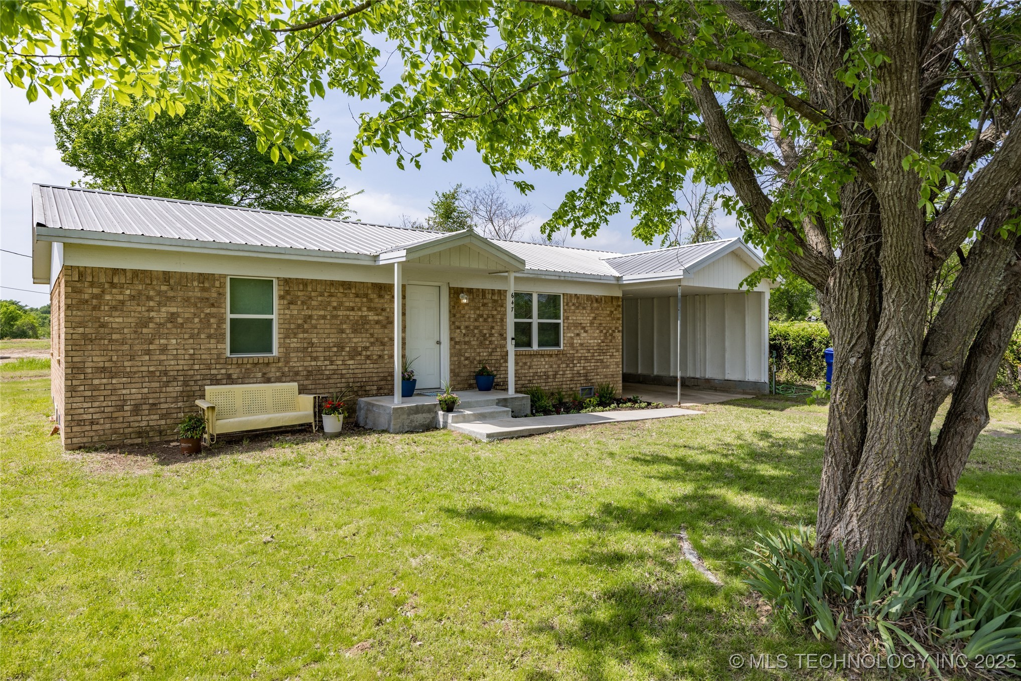 647 Sawmill Road Property Photo 4