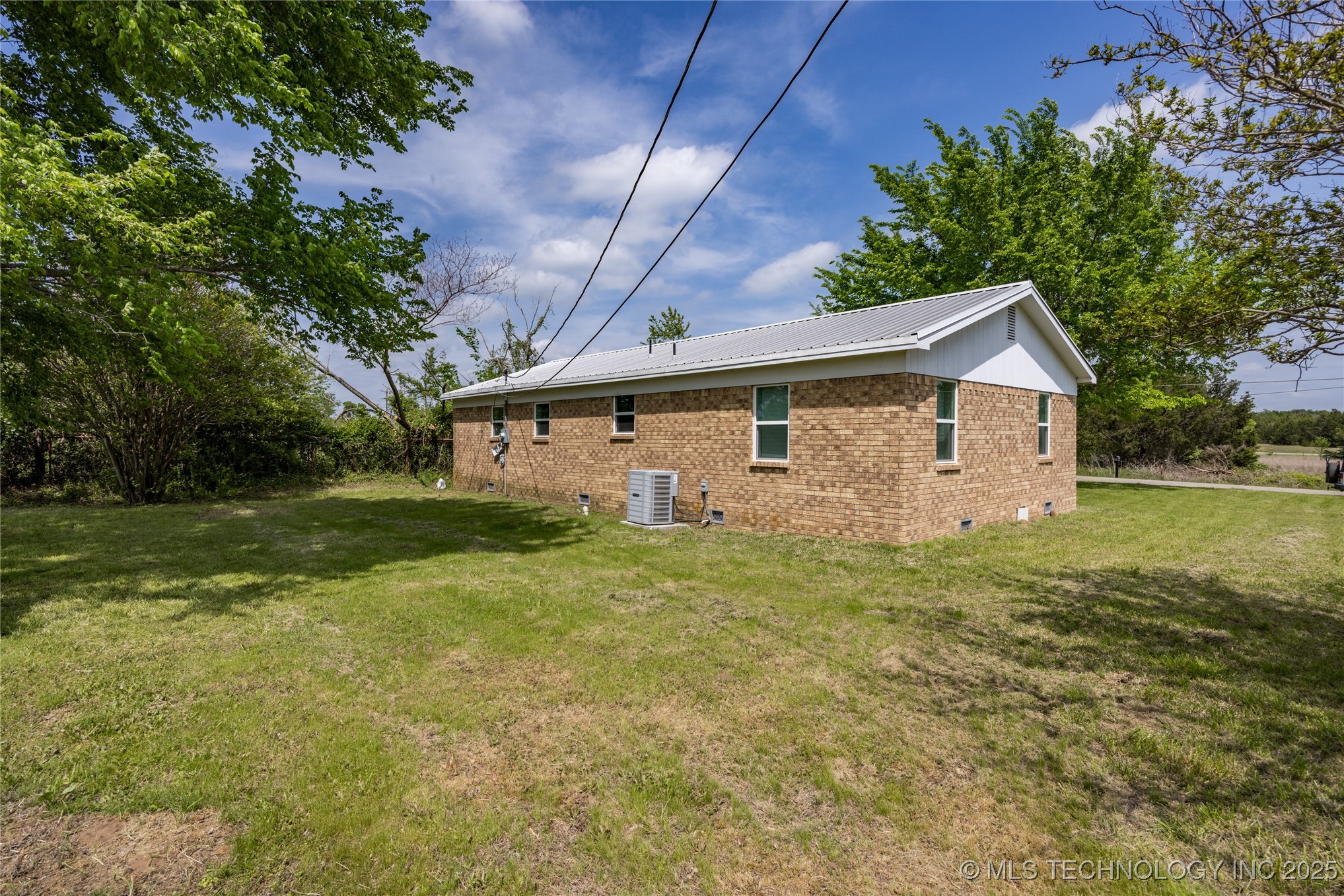 647 Sawmill Road Property Photo 6