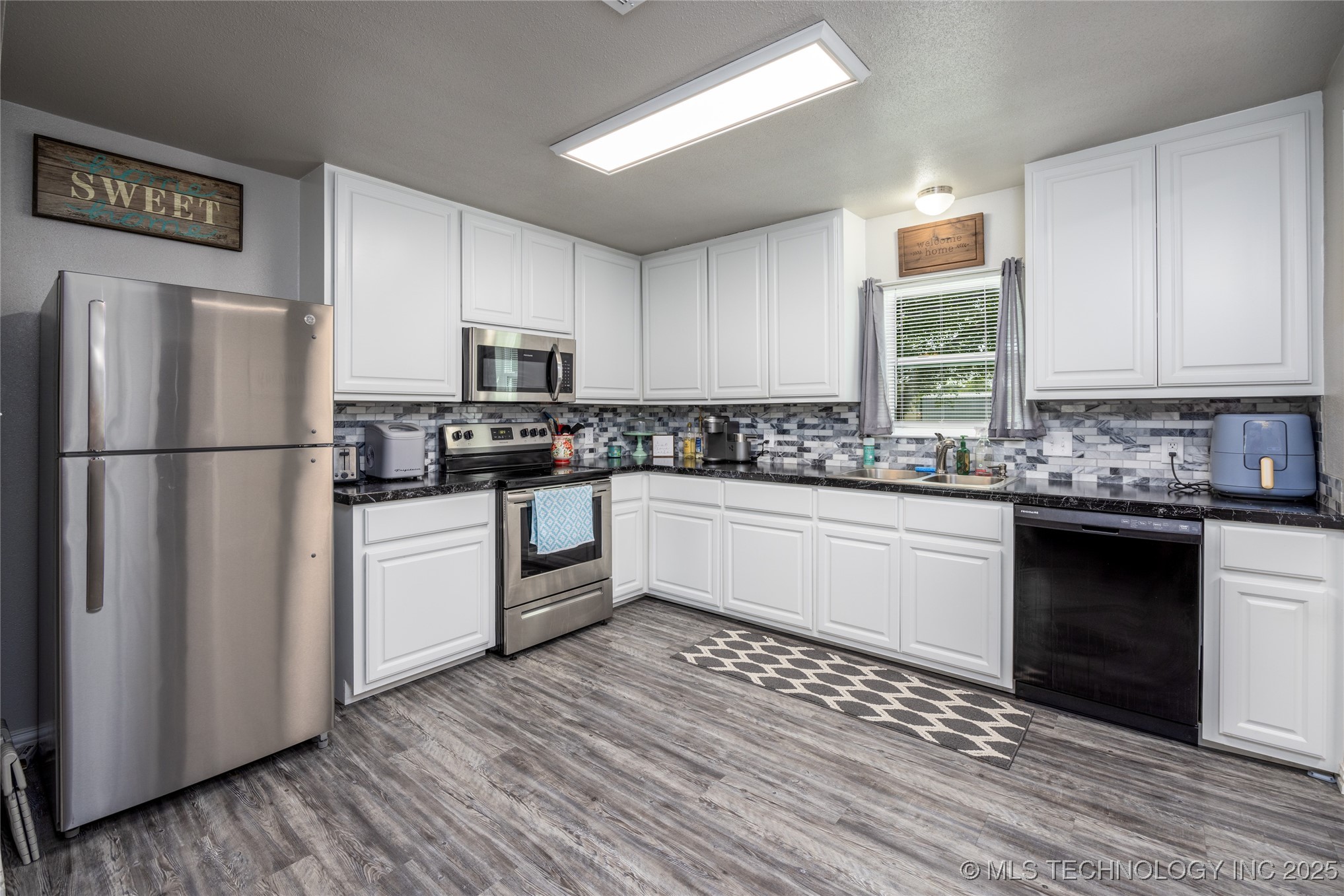 647 Sawmill Road Property Photo 11