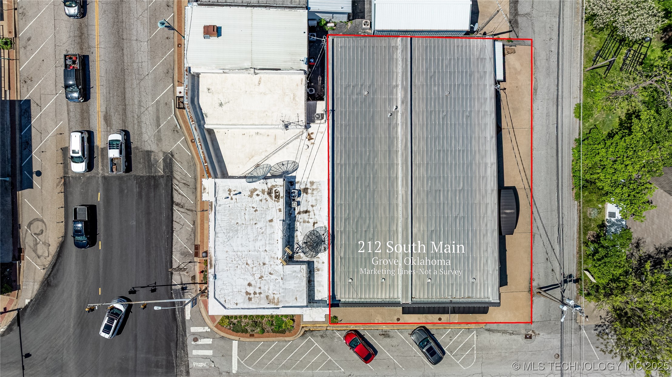 212 S Main Street Property Photo 3